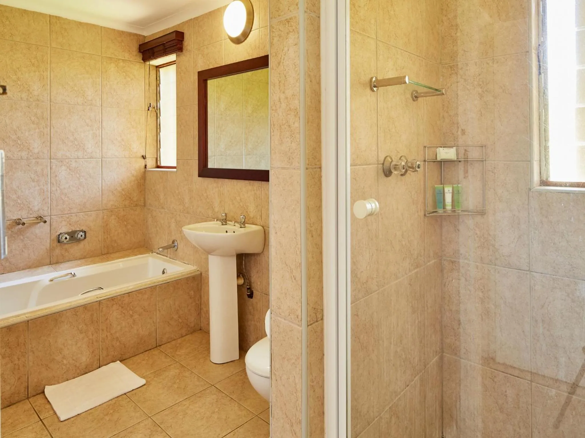 Shower in First Group Midlands Saddle and Trout