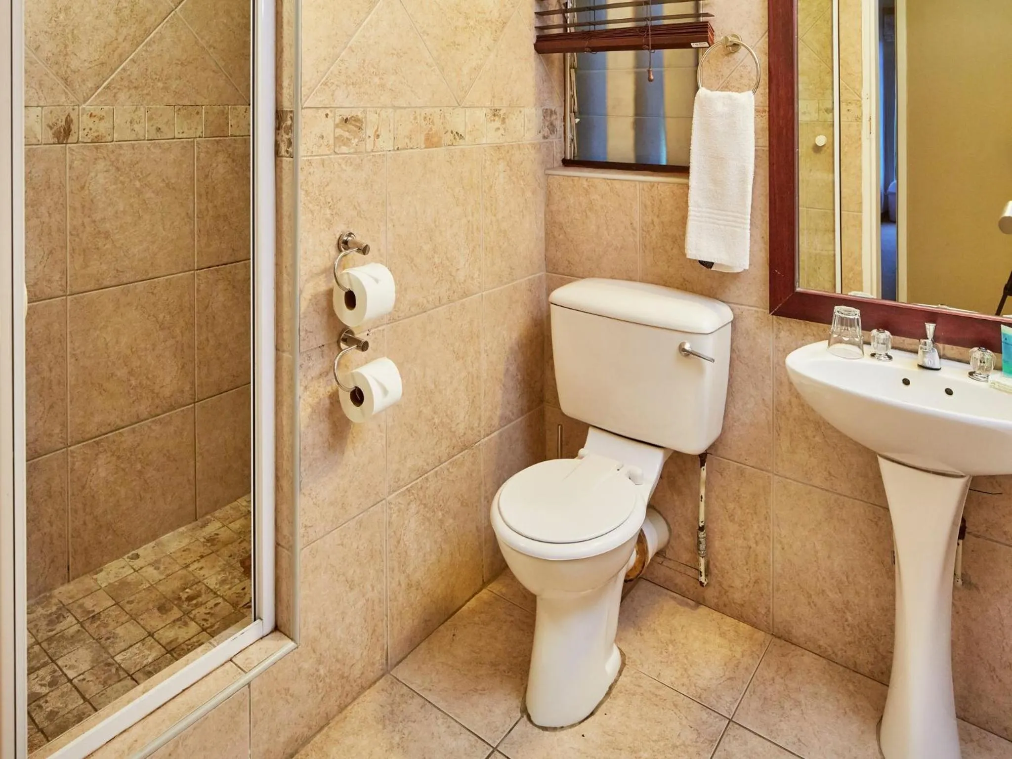 Shower in First Group Midlands Saddle and Trout