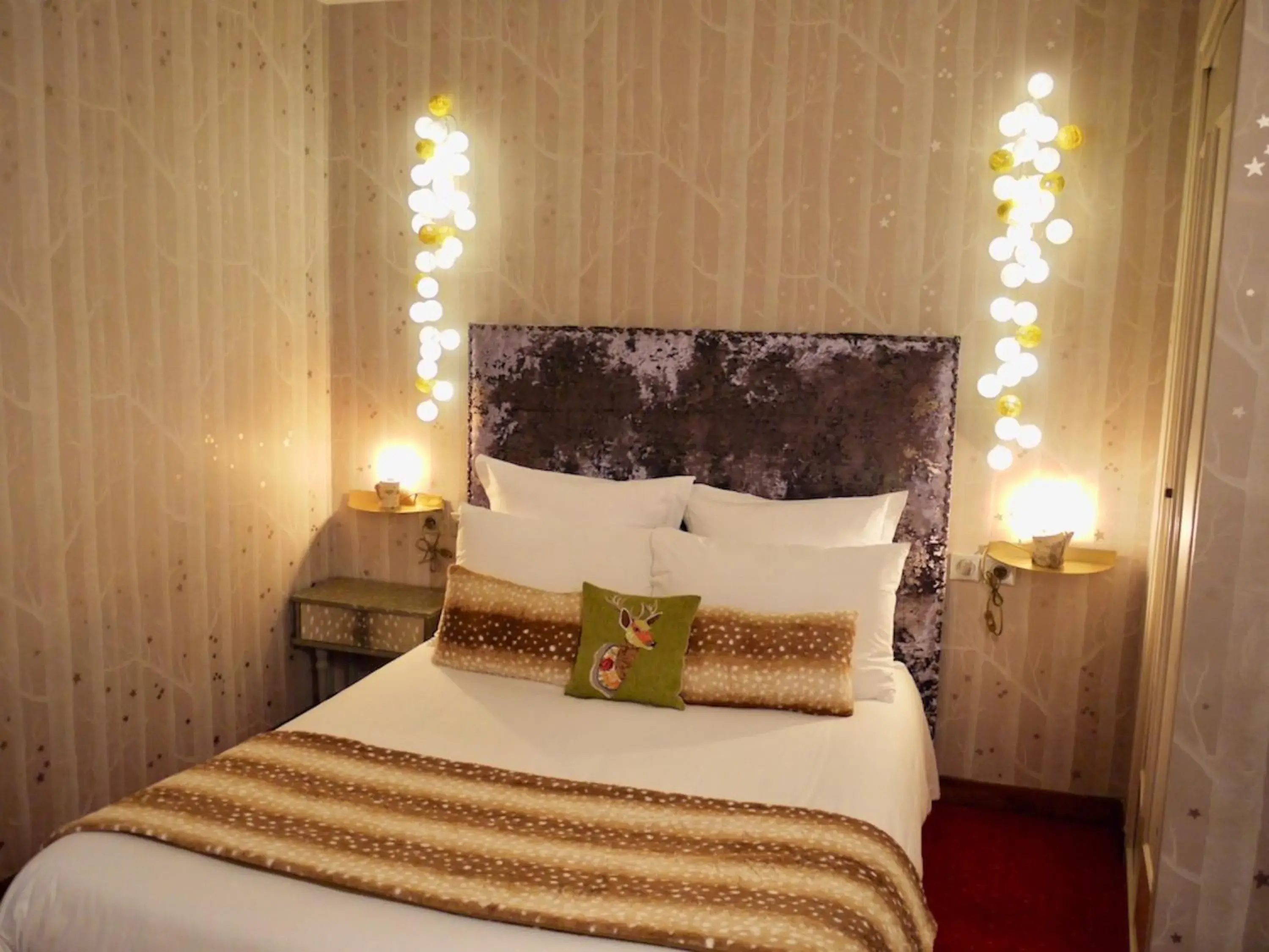 Classic Triple Room in Le Chapeau Rouge Classic Triple Room in Le Chapeau Rouge