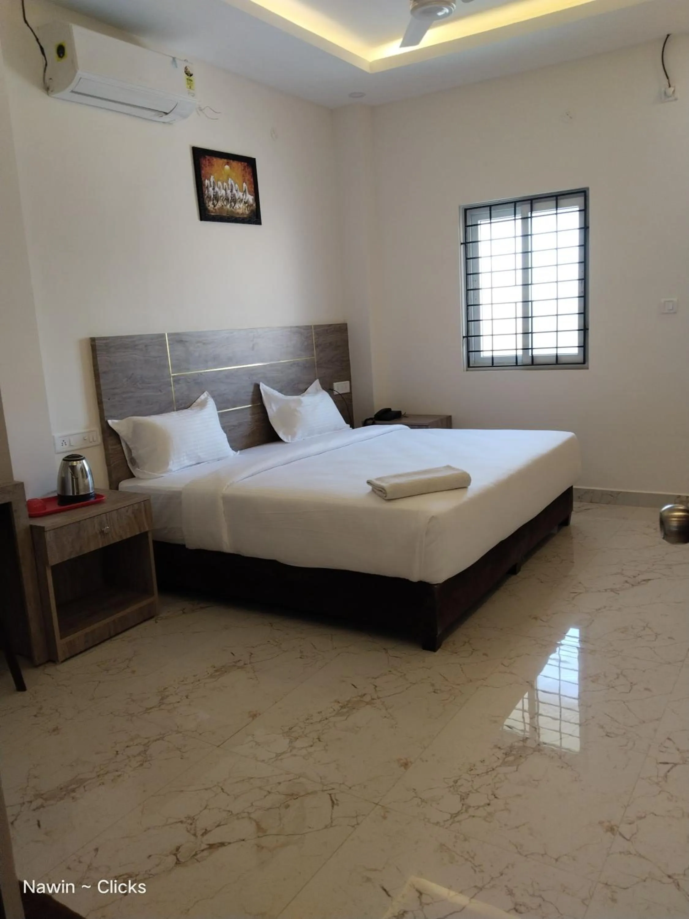 Bed in RedFox Hotel-T.Nagar