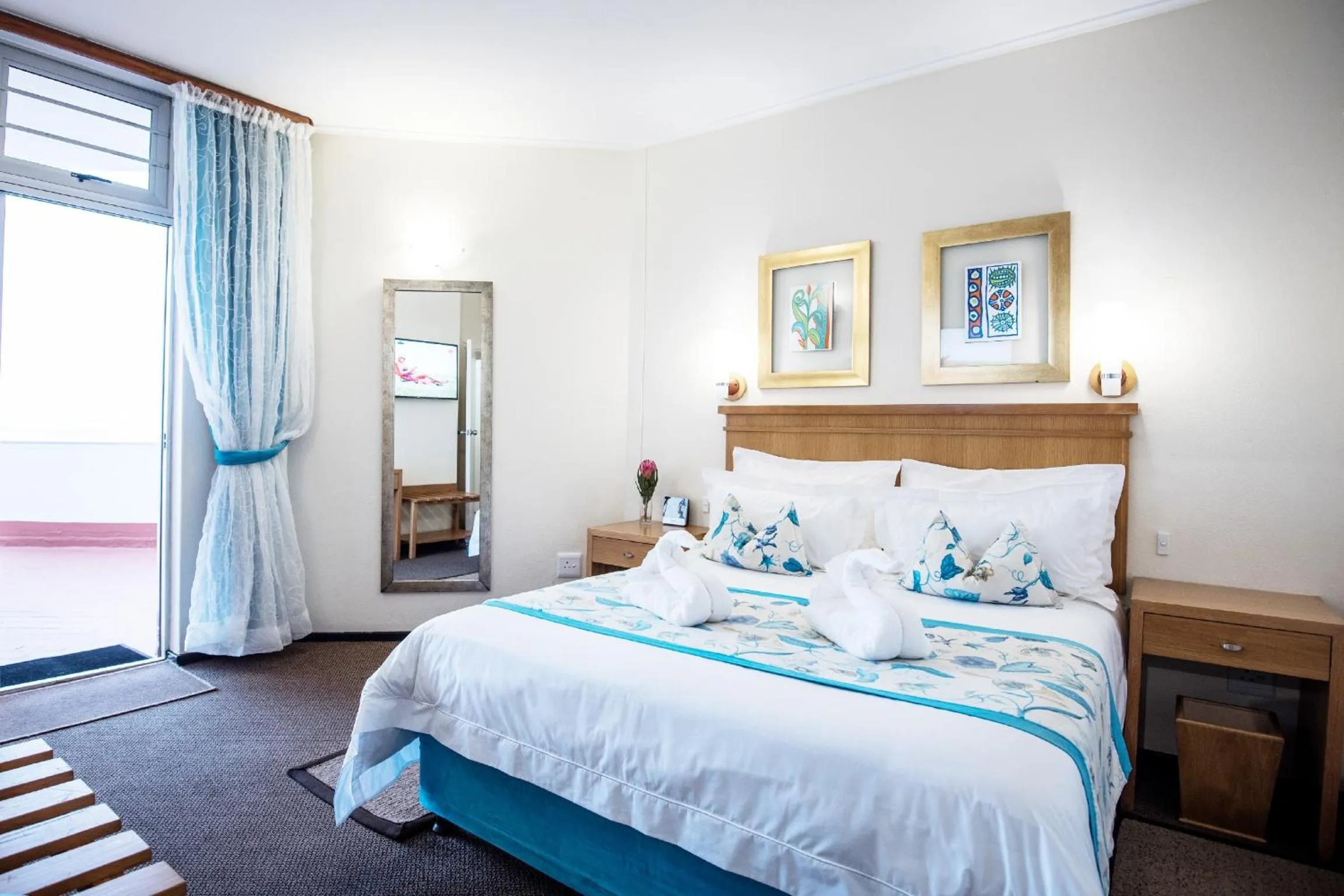 Bed in First Group La Cote D'Azur