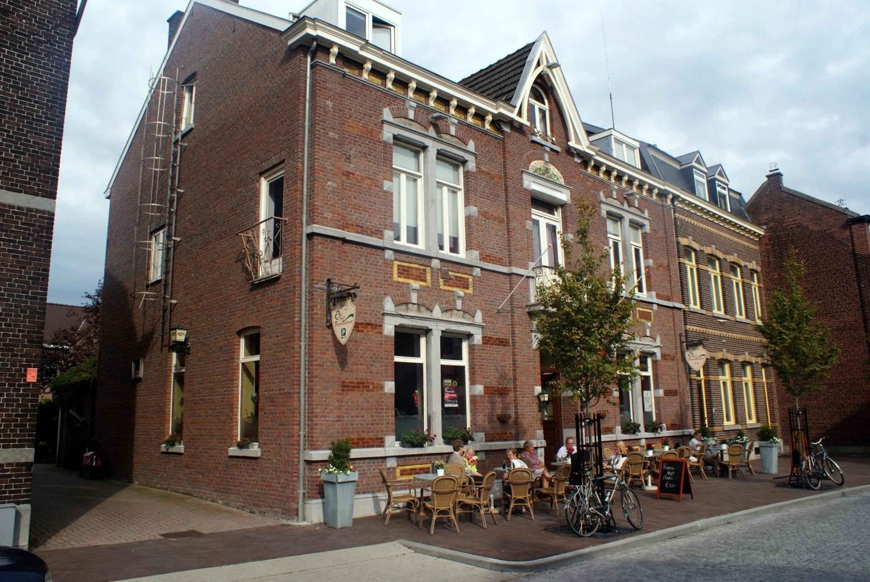 Facade/entrance in Hotel le Bonheur