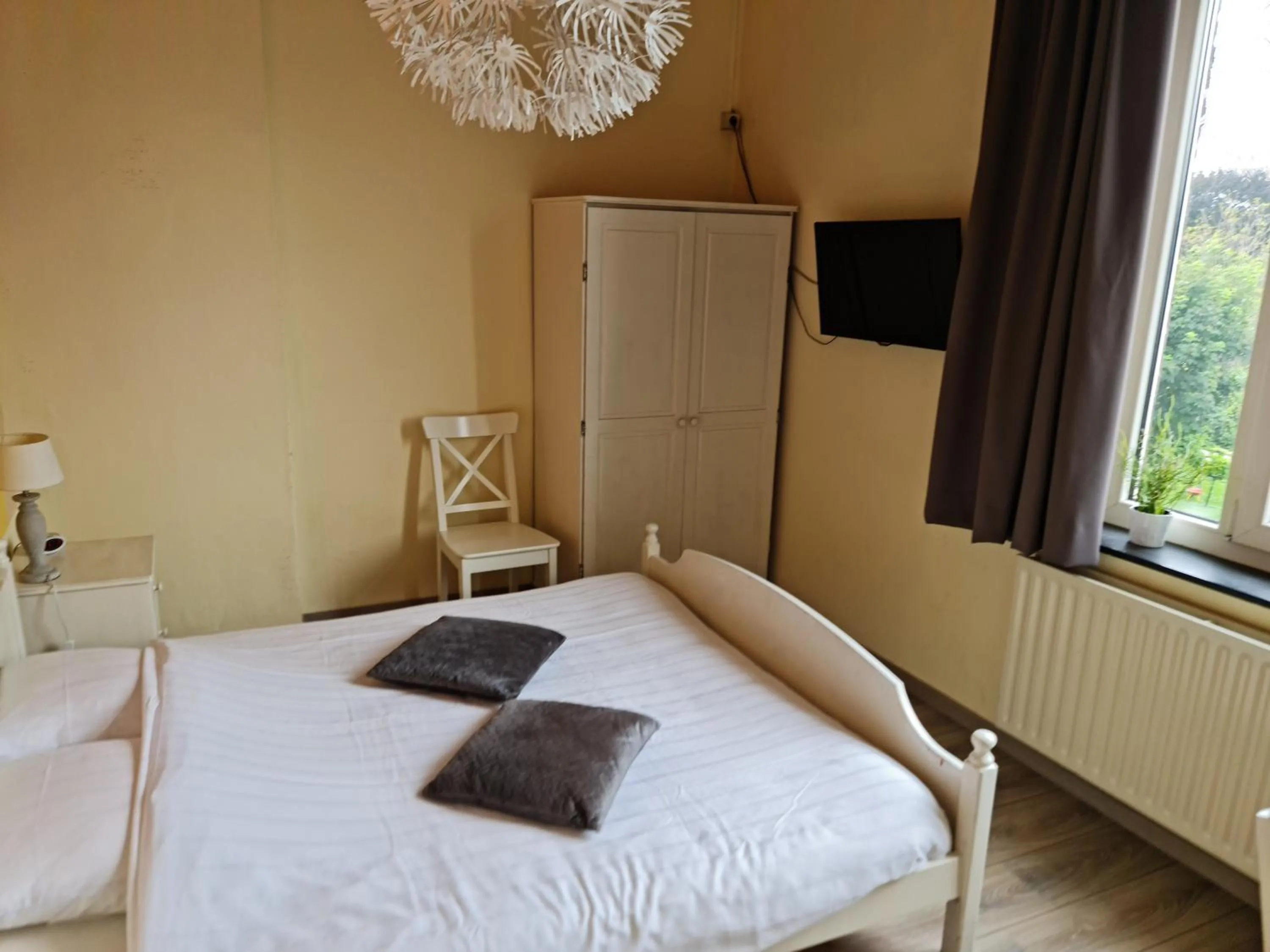 Bed in Hotel le Bonheur