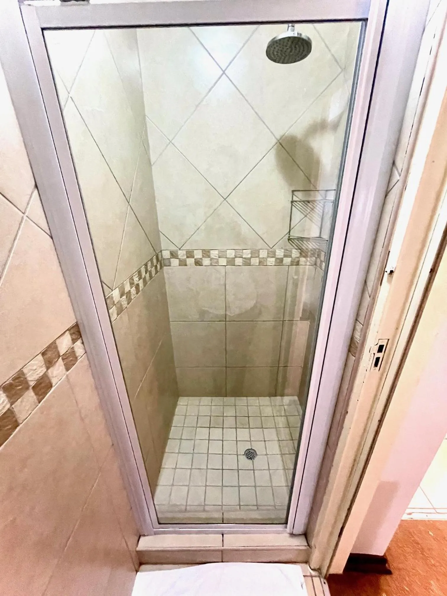 Shower in Perna Perna Lodge St Lucia