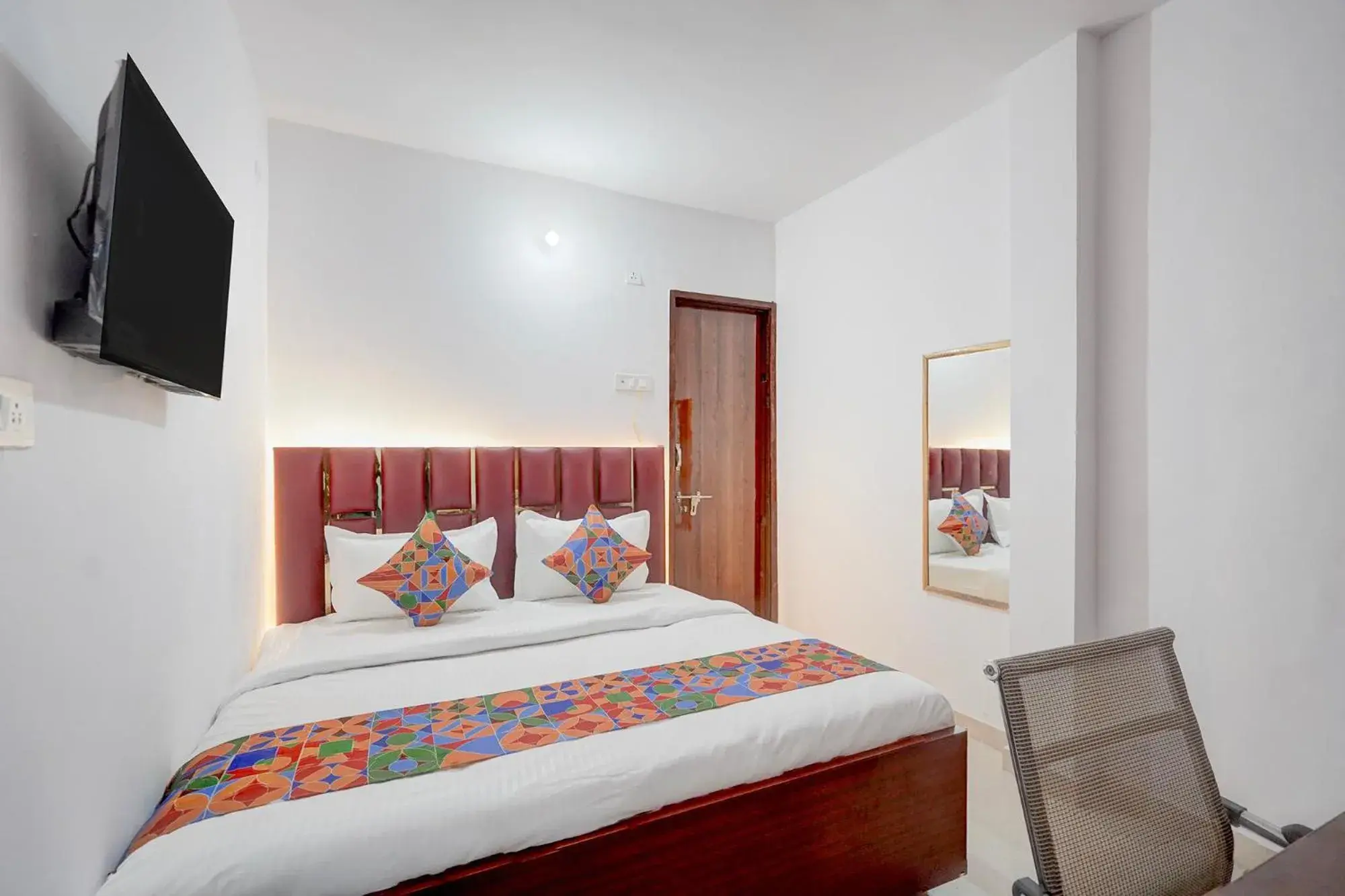Deluxe Room - single occupancy in FabHotel Tree view Residency Deluxe Room - single occupancy in FabHotel Tree view Residency