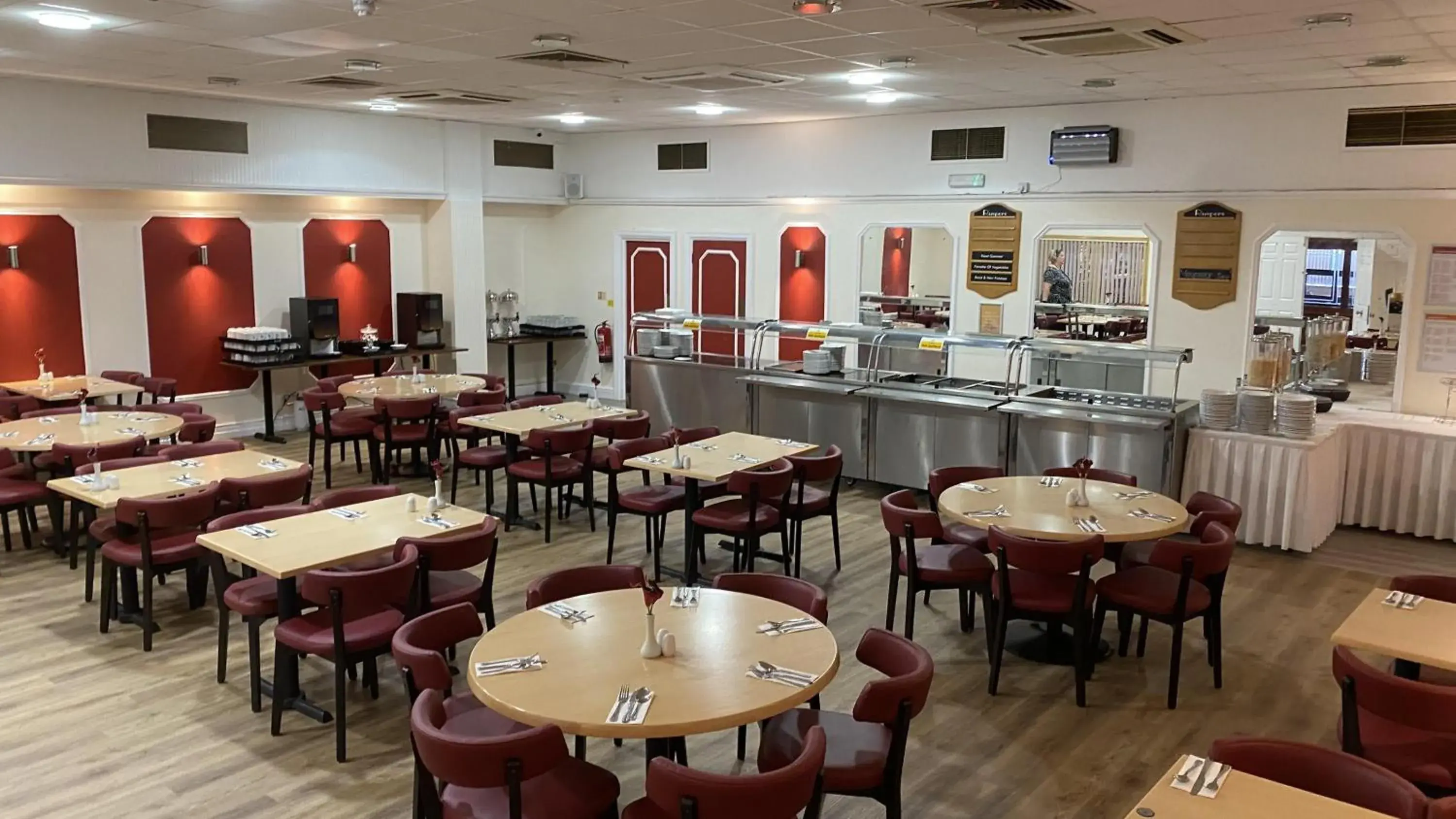 Restaurant/places to eat in Russ Hill Hotel Restaurant/places to eat in Russ Hill Hotel