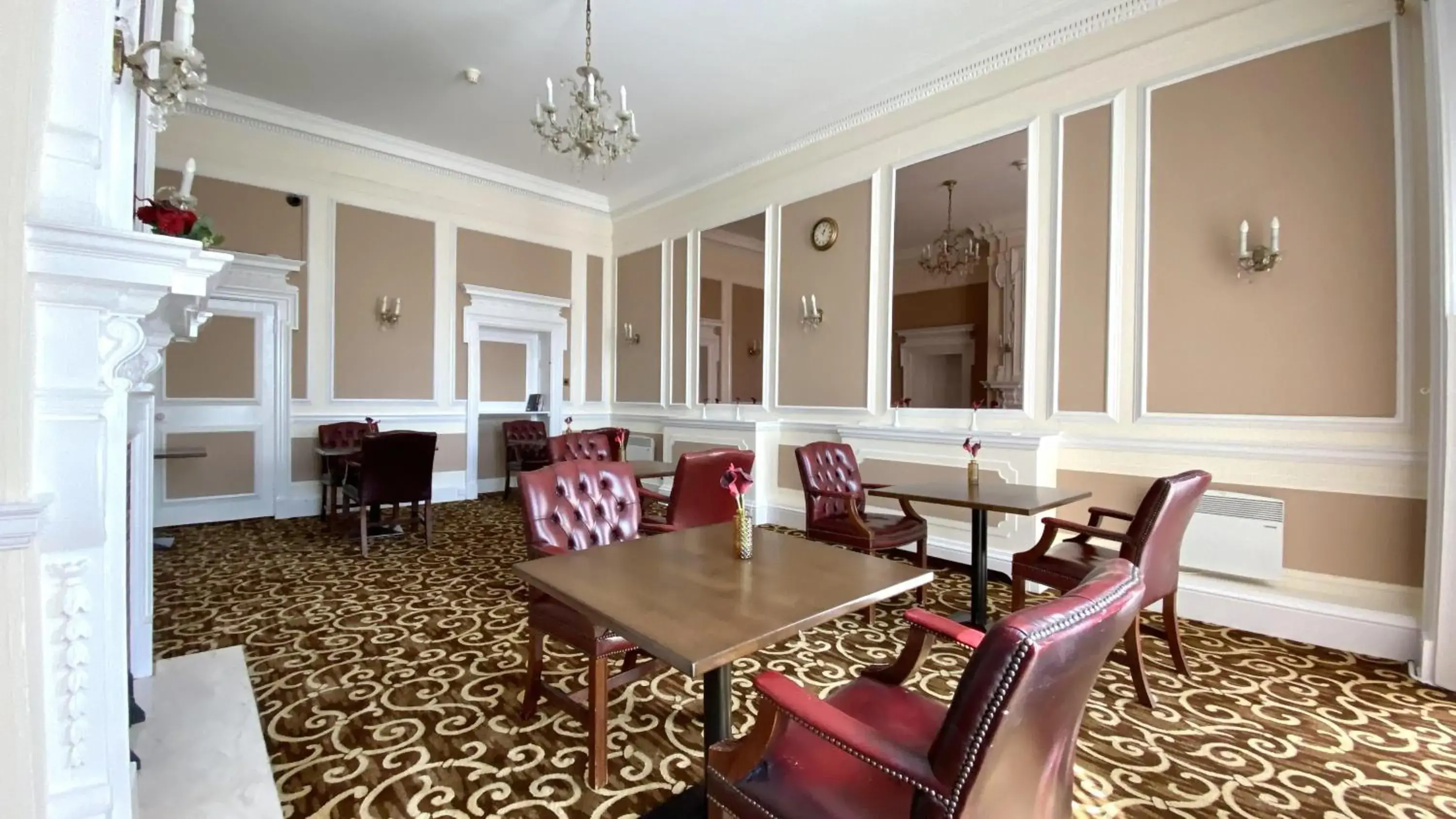 Restaurant/places to eat in Russ Hill Hotel Restaurant/places to eat in Russ Hill Hotel