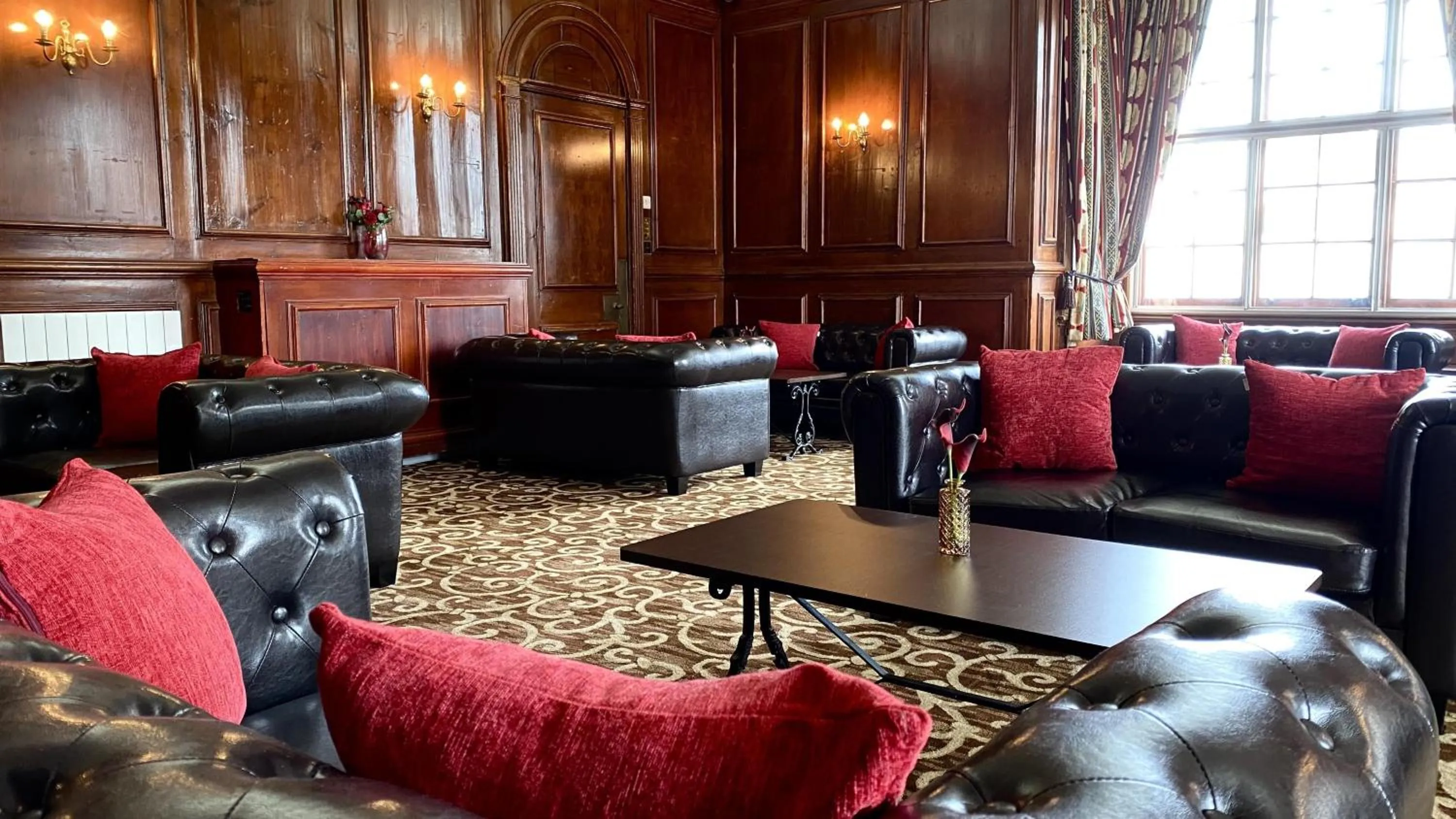 Lounge or bar in Russ Hill Hotel