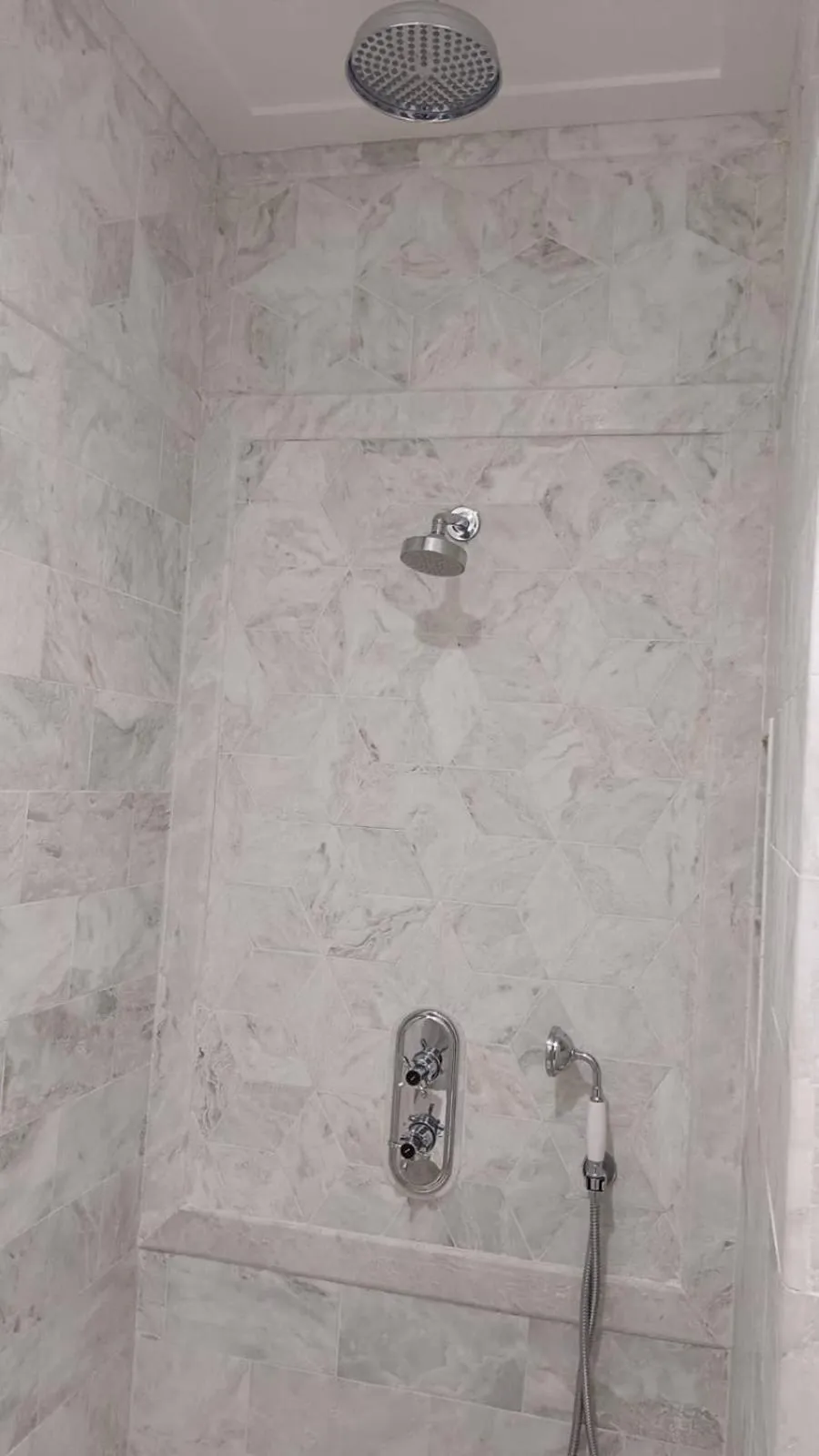 Shower in Guulab Haveli - Opp Fort