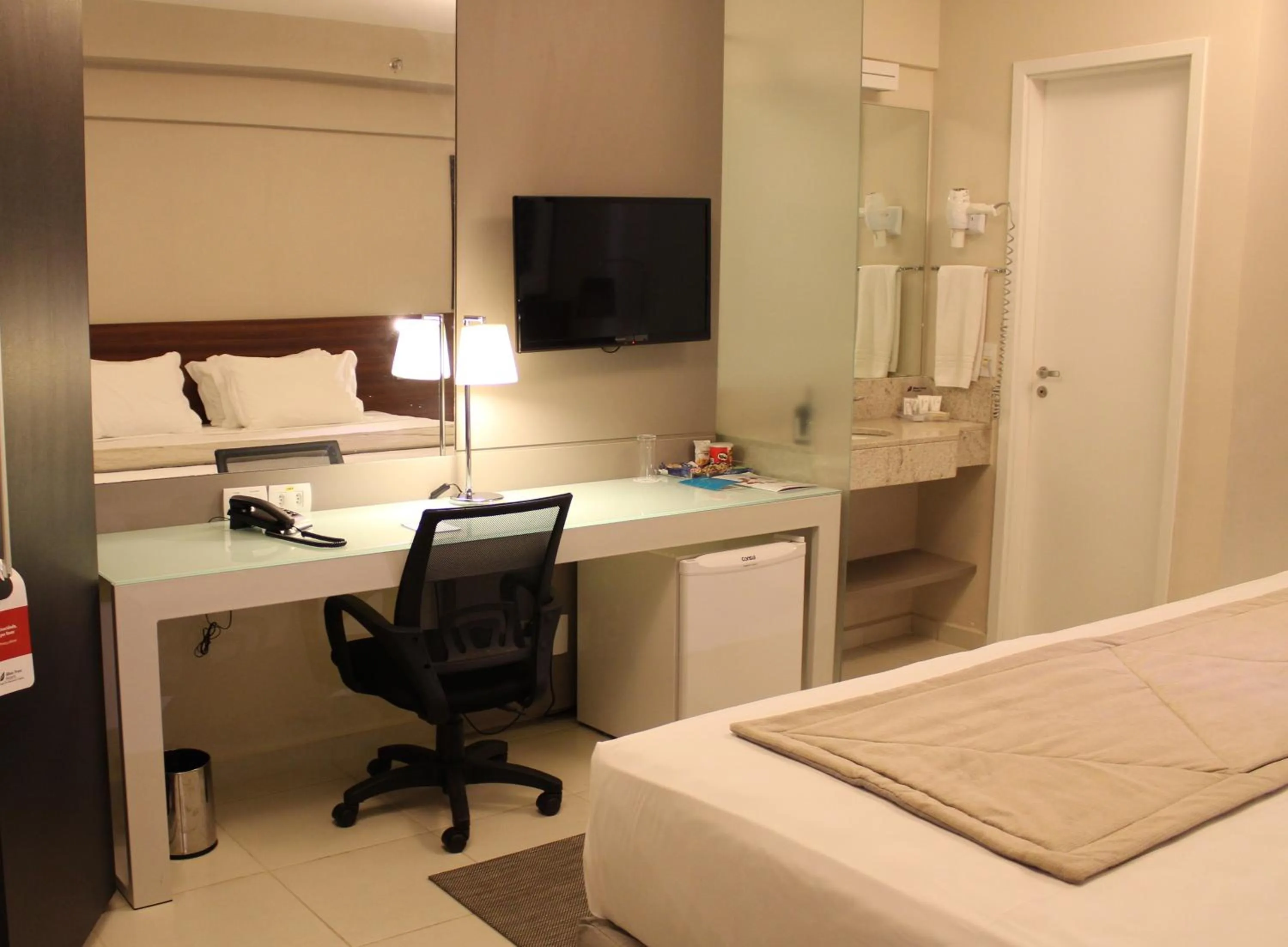 TV and multimedia, Bed in Blue Tree Towers Bauru