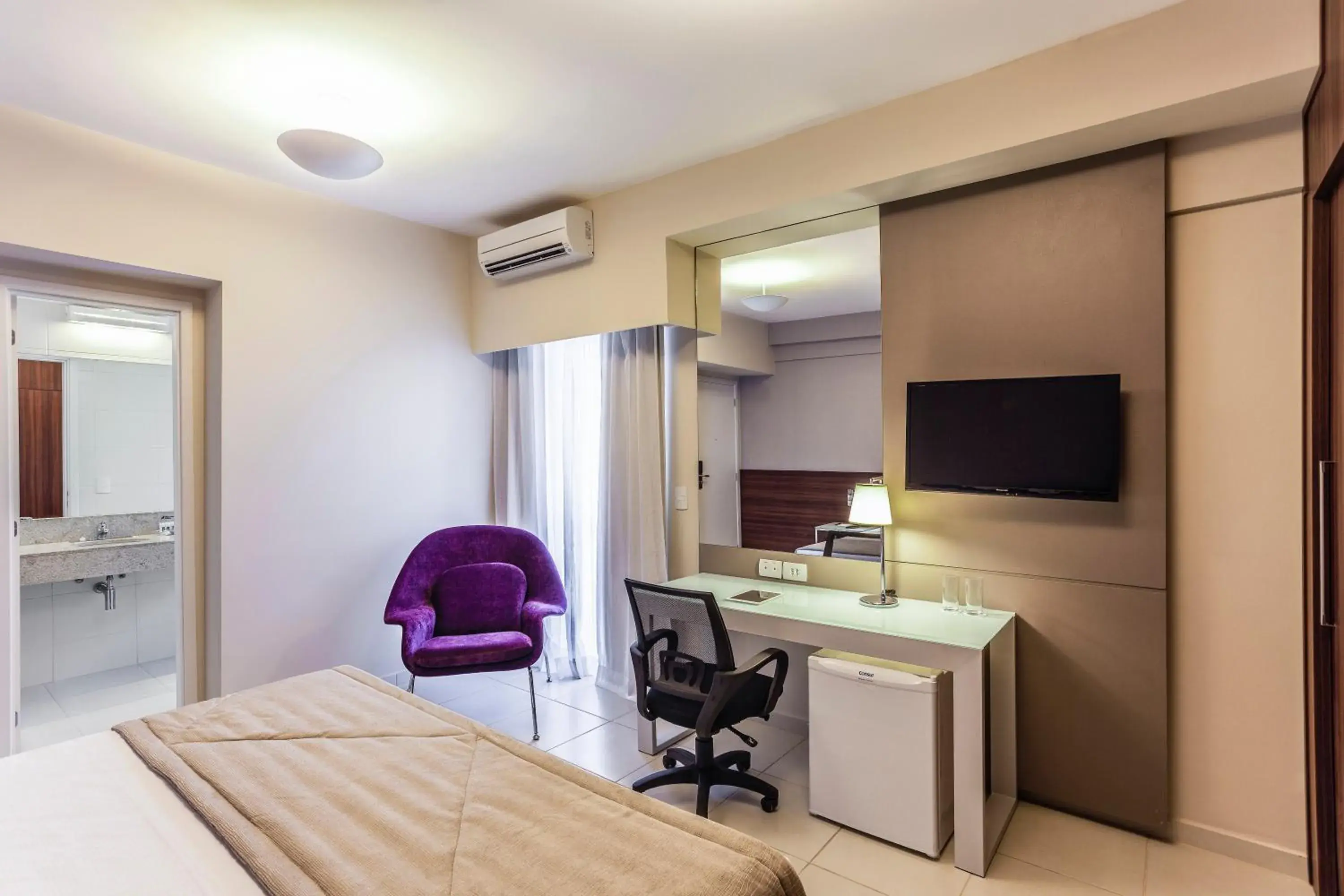 TV and multimedia, Bed in Blue Tree Towers Bauru TV and multimedia, Bed in Blue Tree Towers Bauru