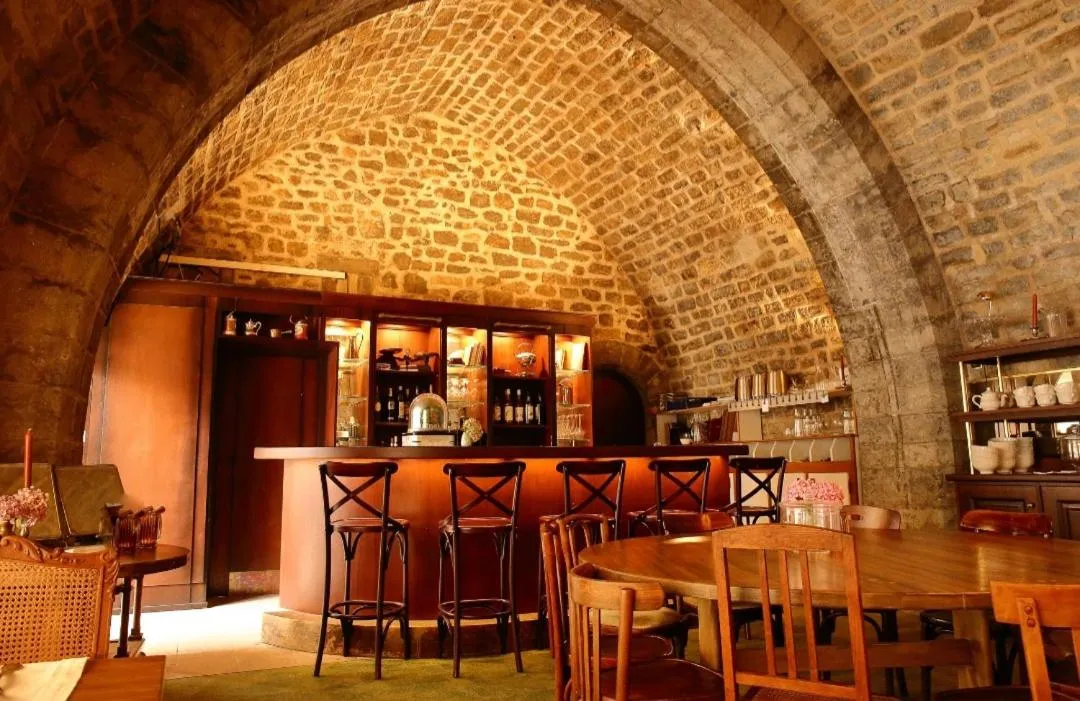 Restaurant/places to eat in Château de Bournel