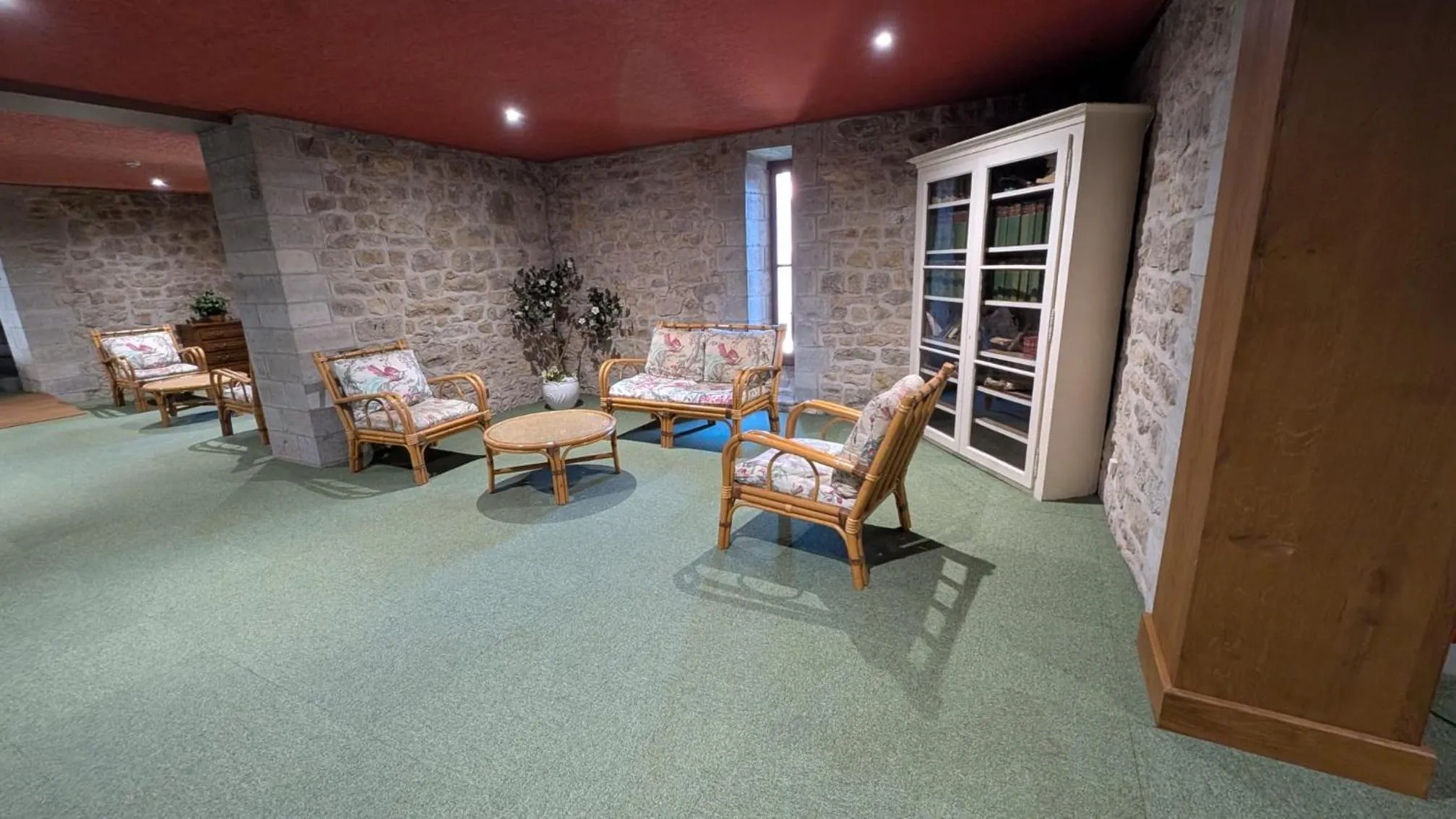 Communal lounge/ TV room in Château de Bournel