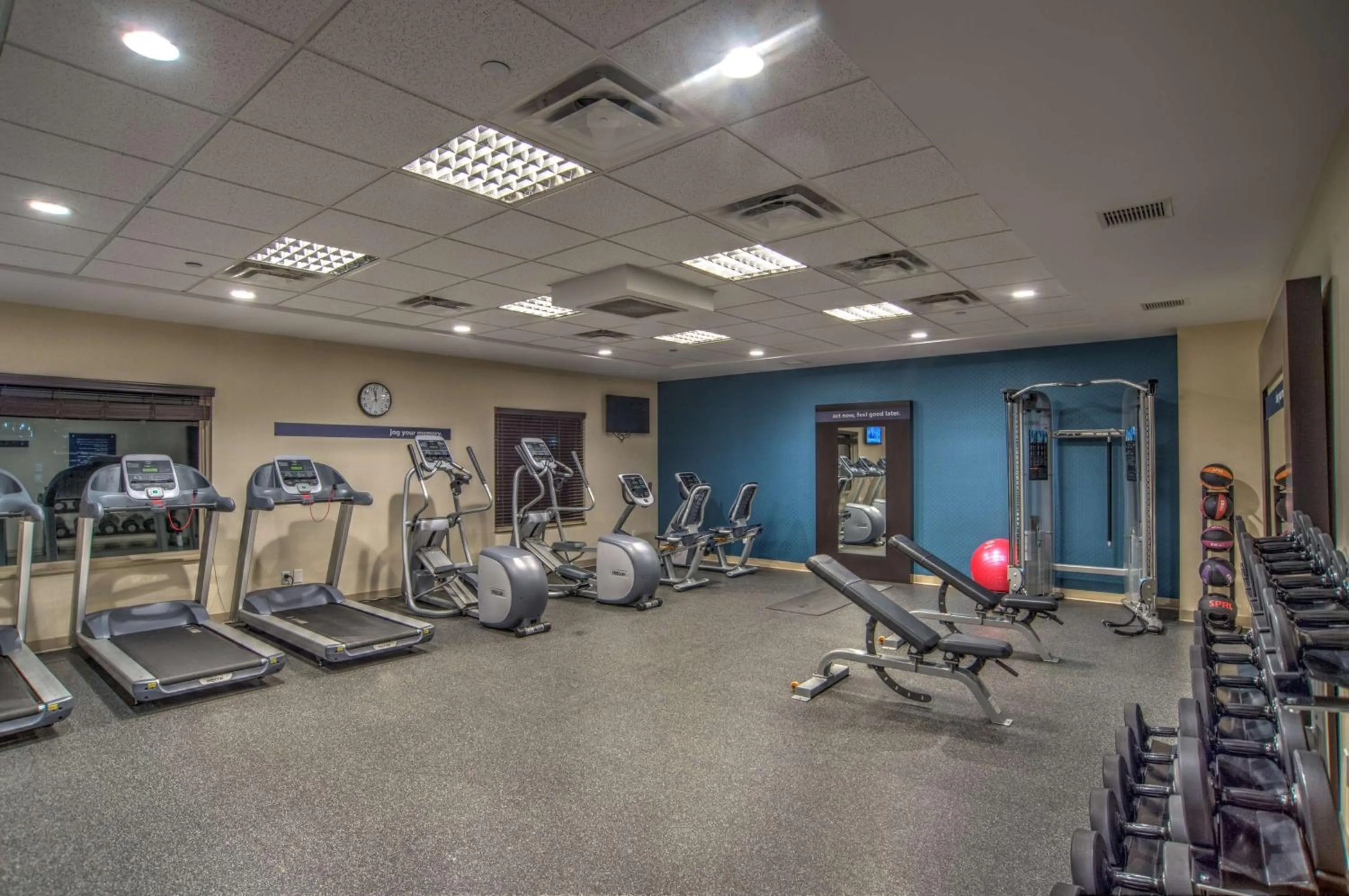 Fitness centre/facilities in Hampton Inn & Suites East Gate Regina