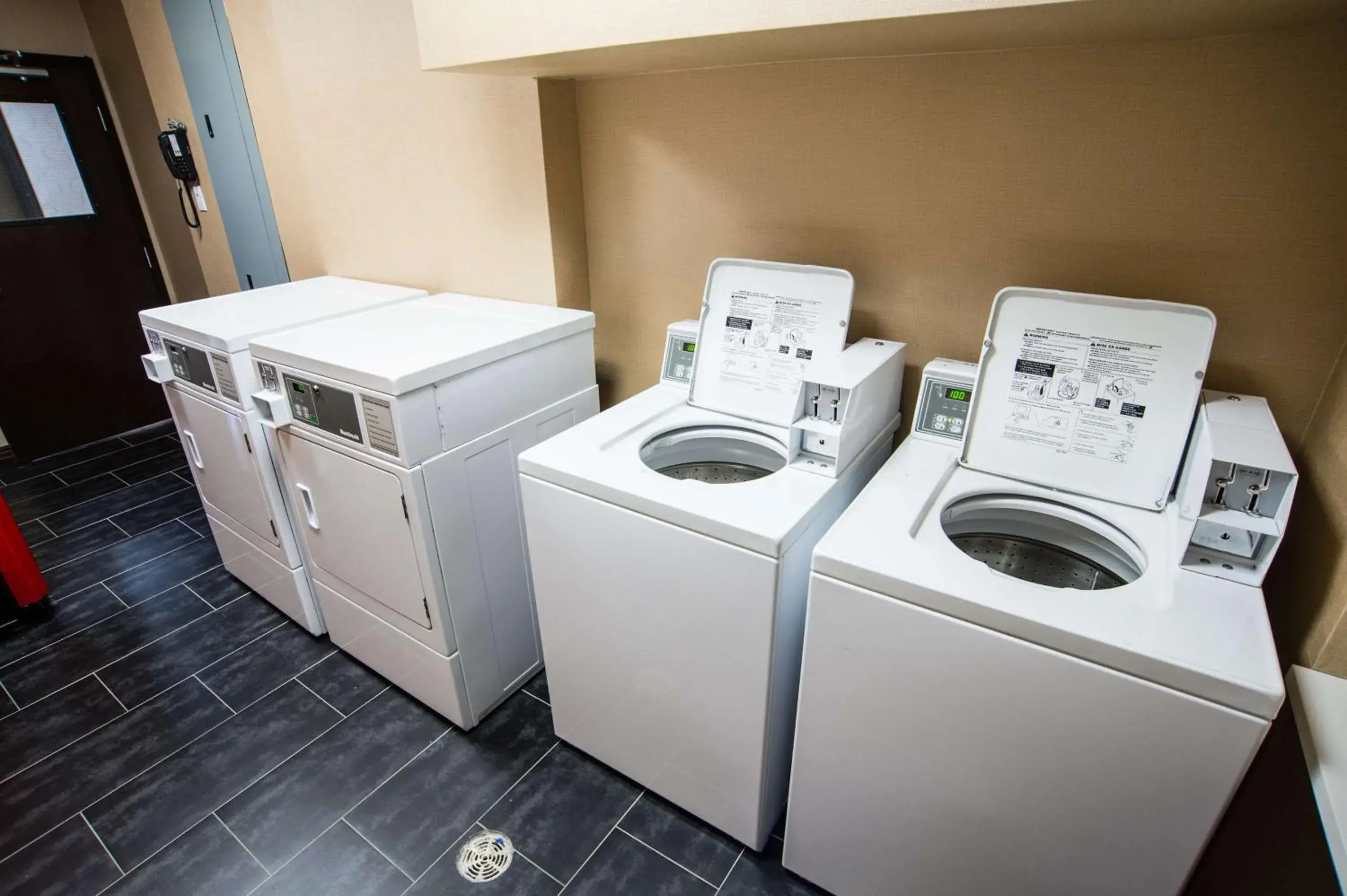 Property building in Hampton Inn & Suites East Gate Regina Property building in Hampton Inn & Suites East Gate Regina