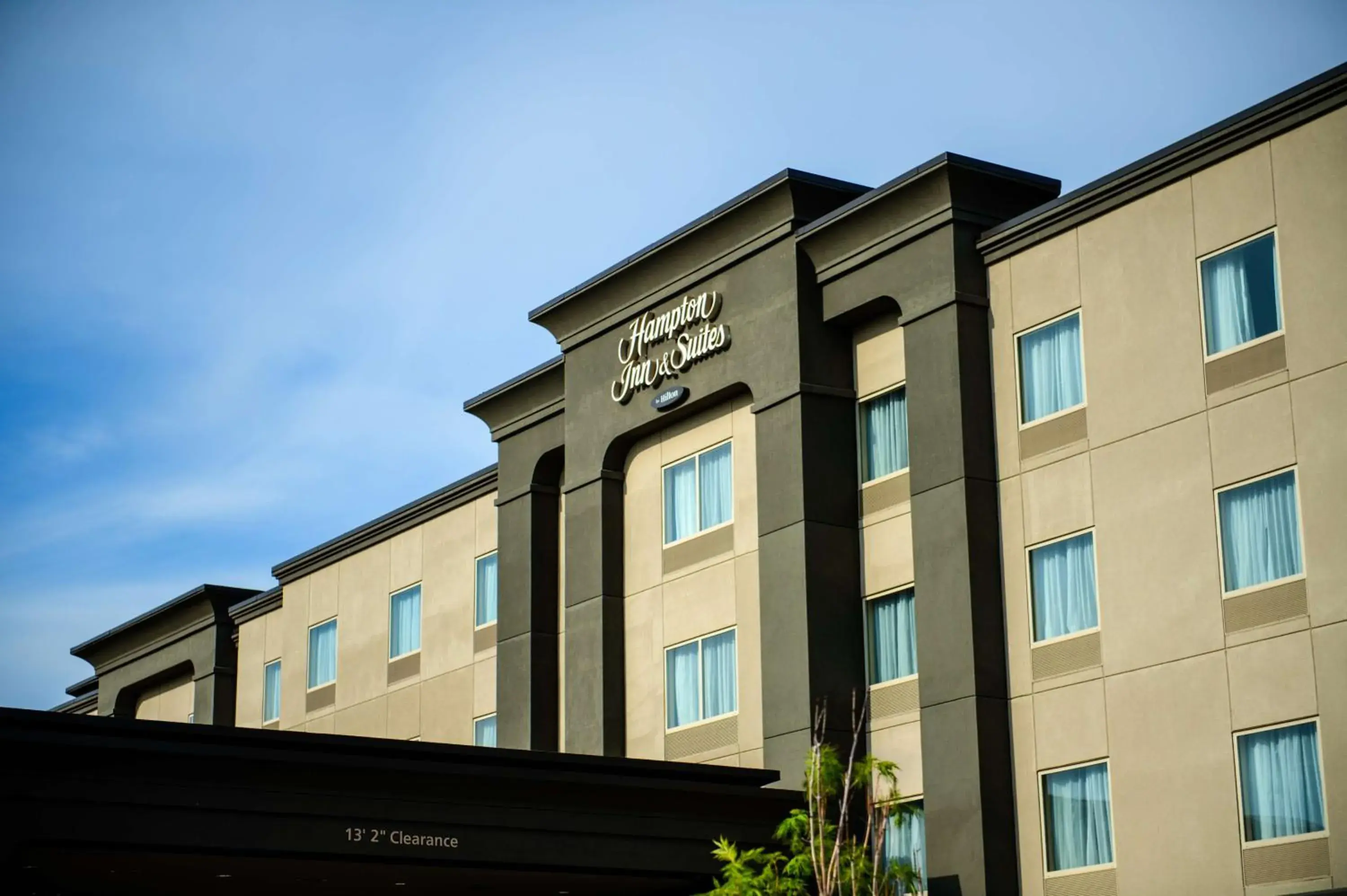 Property building in Hampton Inn & Suites East Gate Regina Property building in Hampton Inn & Suites East Gate Regina