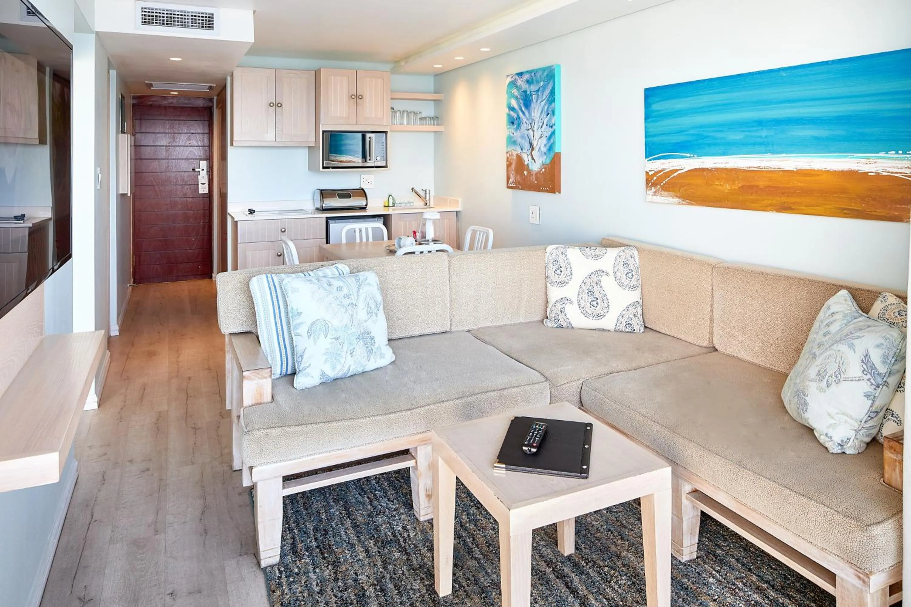 TV and multimedia in First Group La Montagne