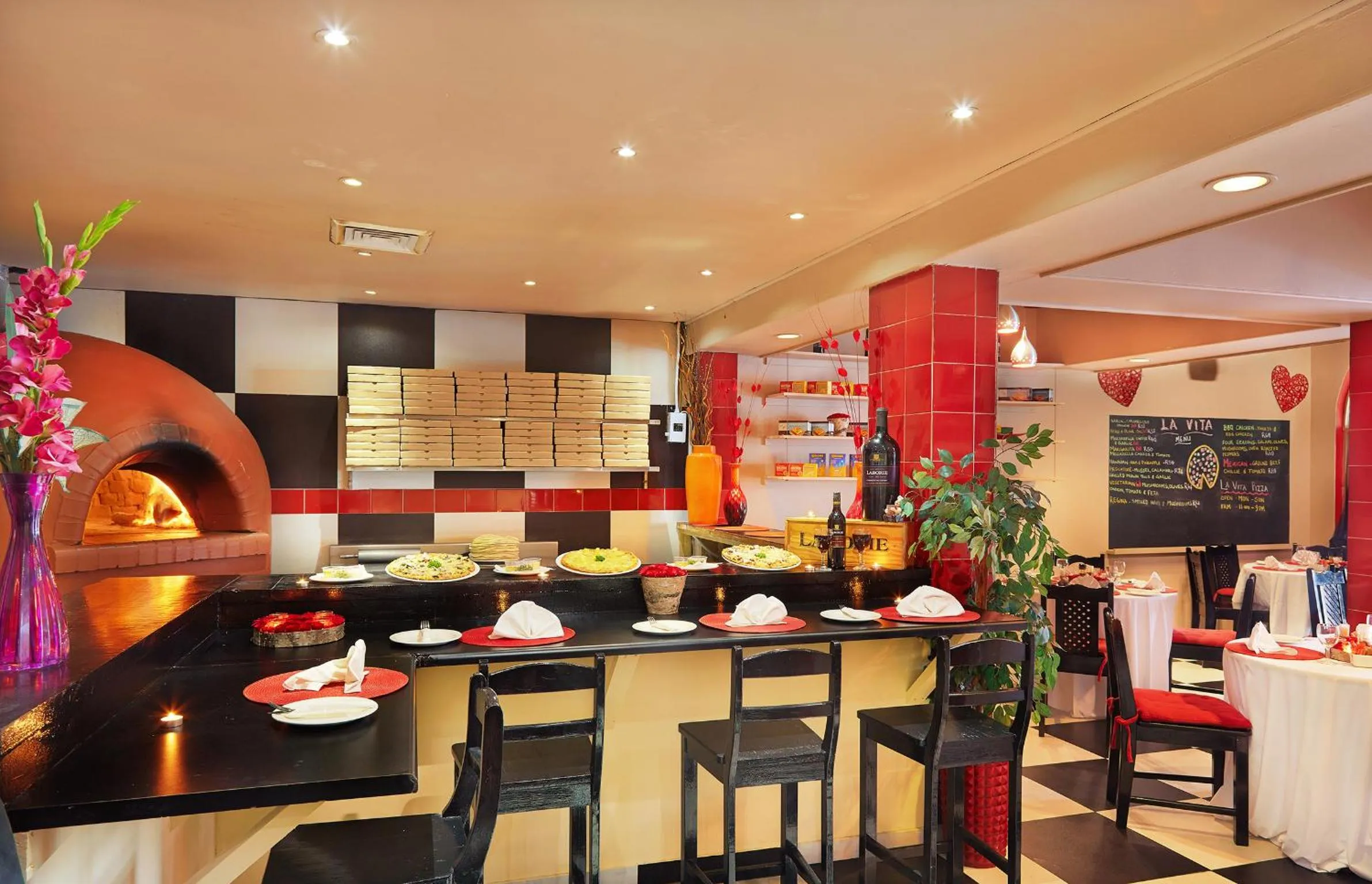 Restaurant/places to eat in First Group La Montagne