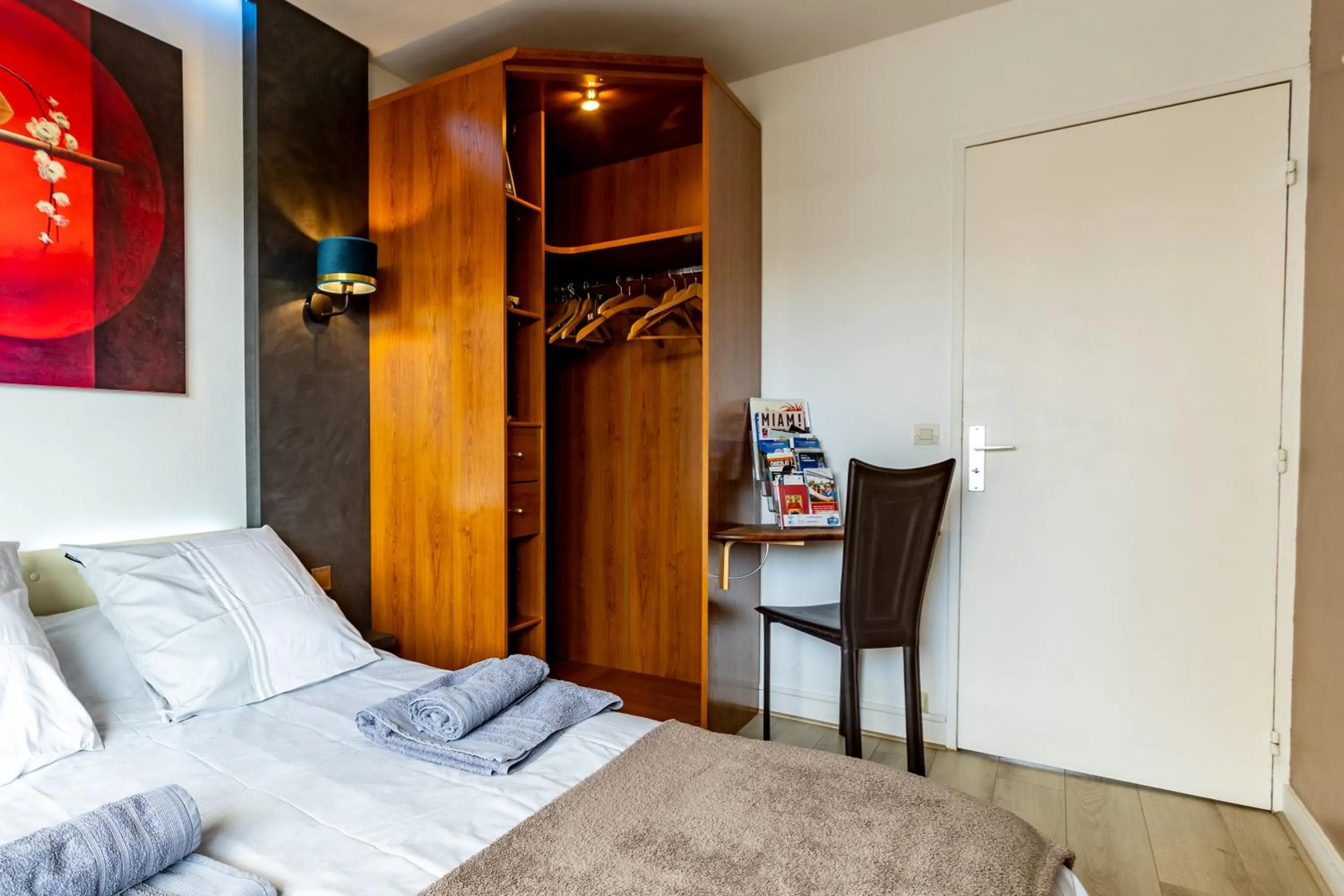 Photo of the whole room, Bed in Chambre d'Amis - Chambres d'Hôtes-B&B-Guest House