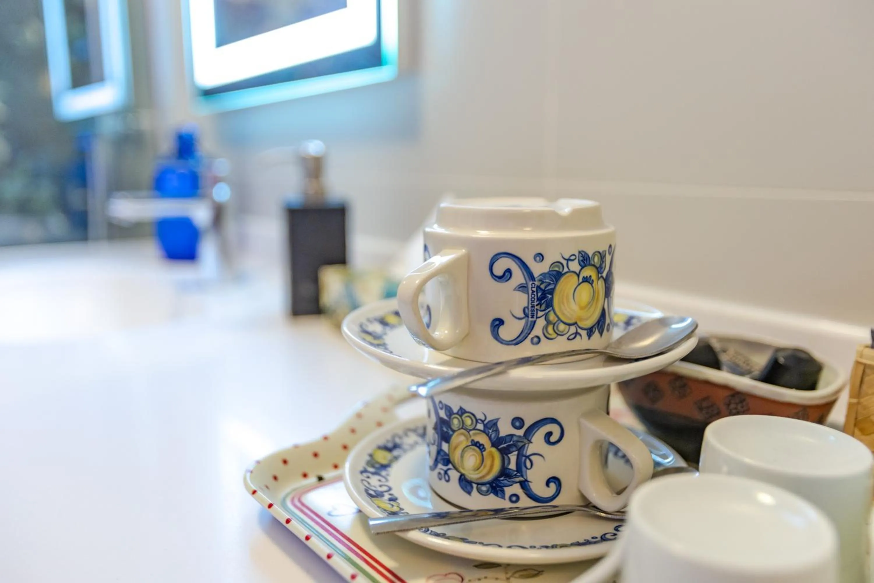 Coffee/tea facilities in Chambre d'Amis - Chambres d'Hôtes-B&B-Guest House