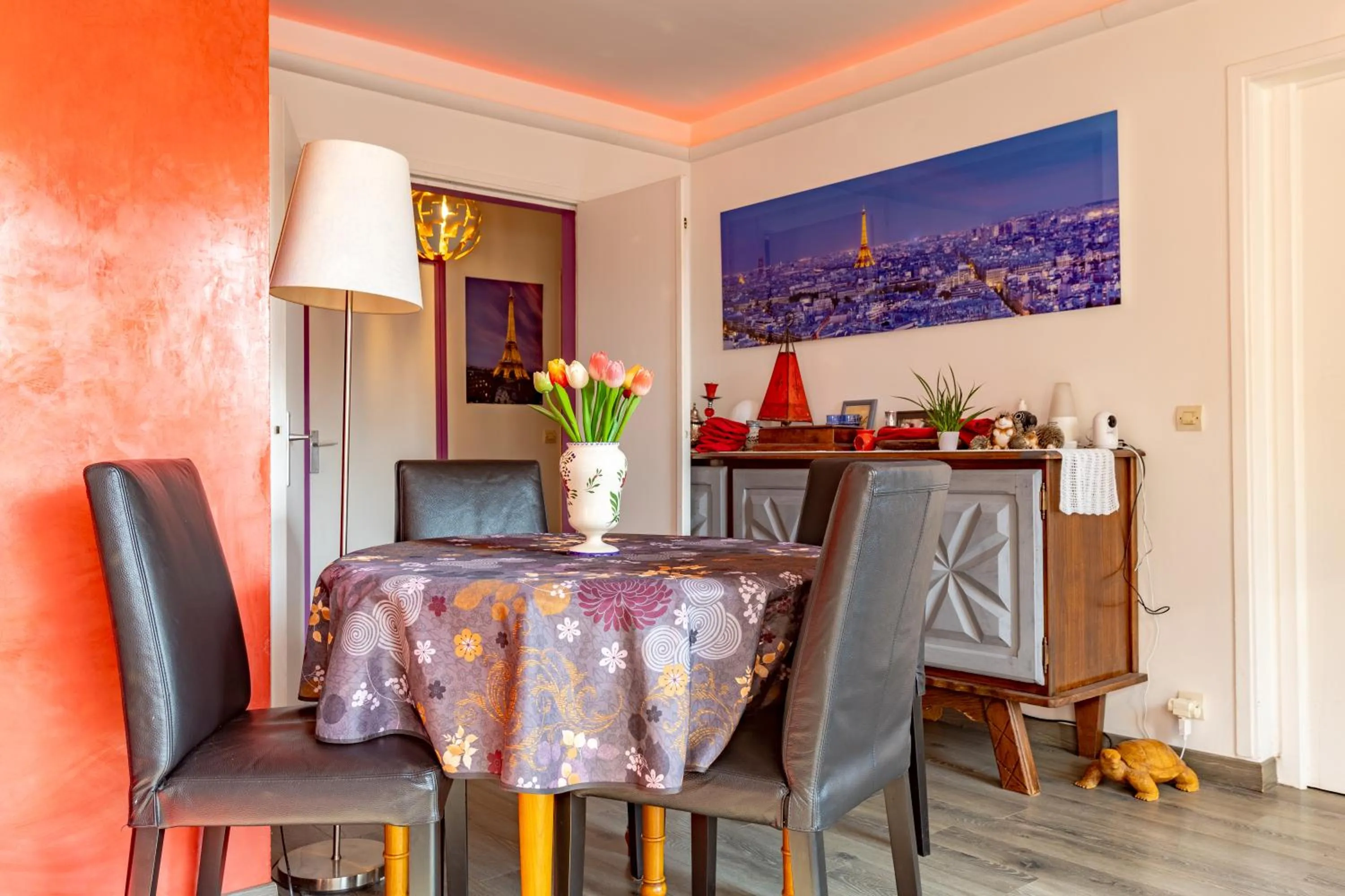 Restaurant/places to eat in Chambre d'Amis - Chambres d'Hôtes-B&B-Guest House