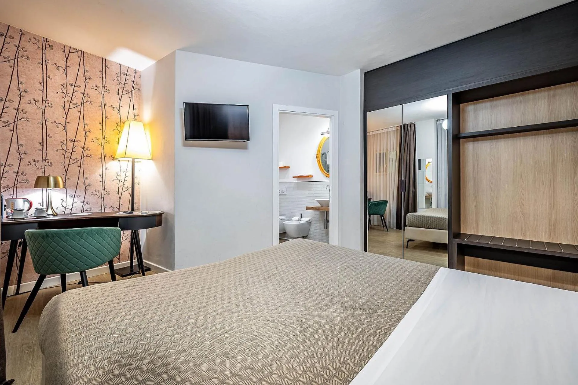 TV and multimedia, Bed in Residenza D'Epoca Al Numero 8