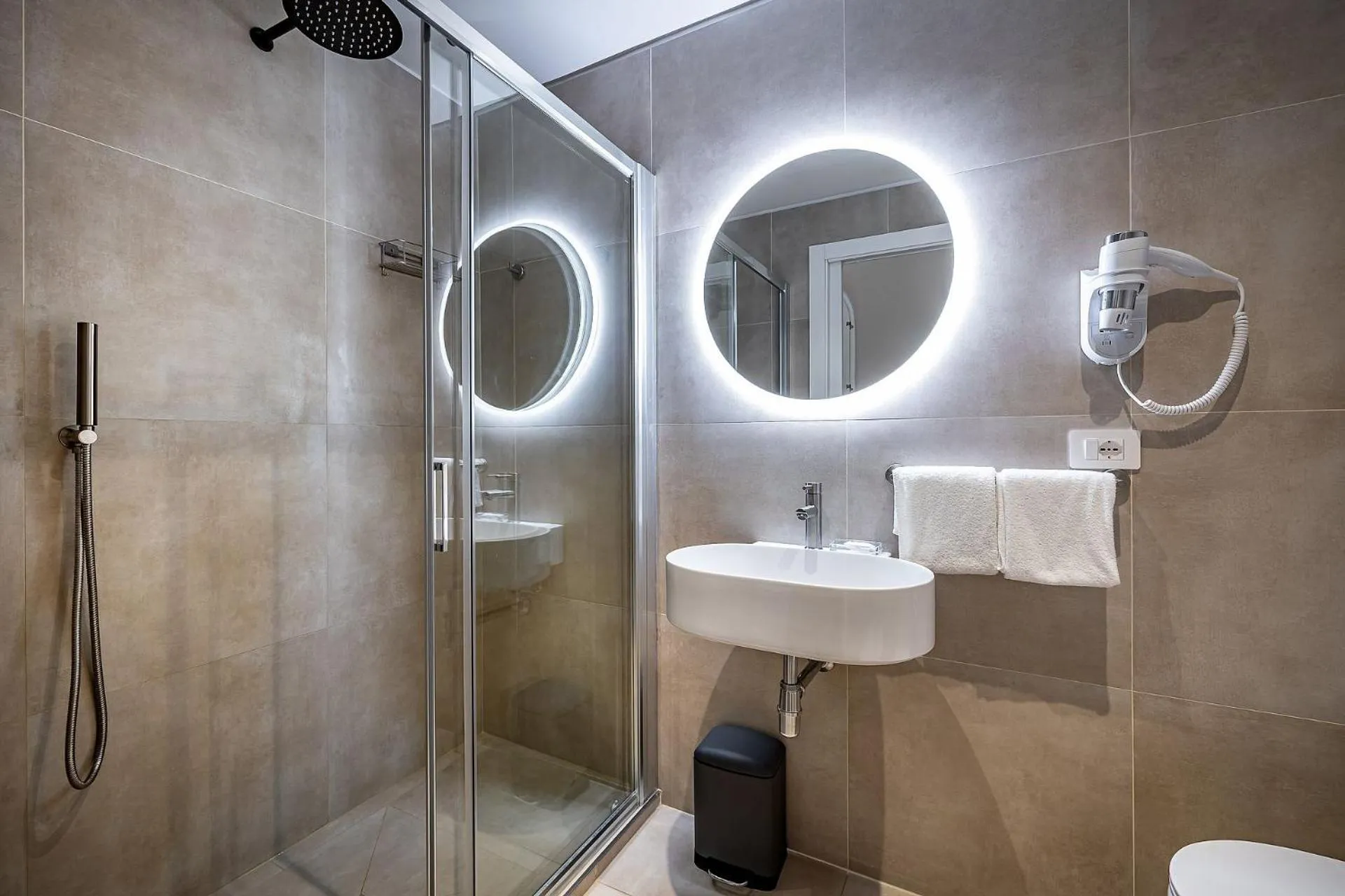 Shower in Residenza D'Epoca Al Numero 8