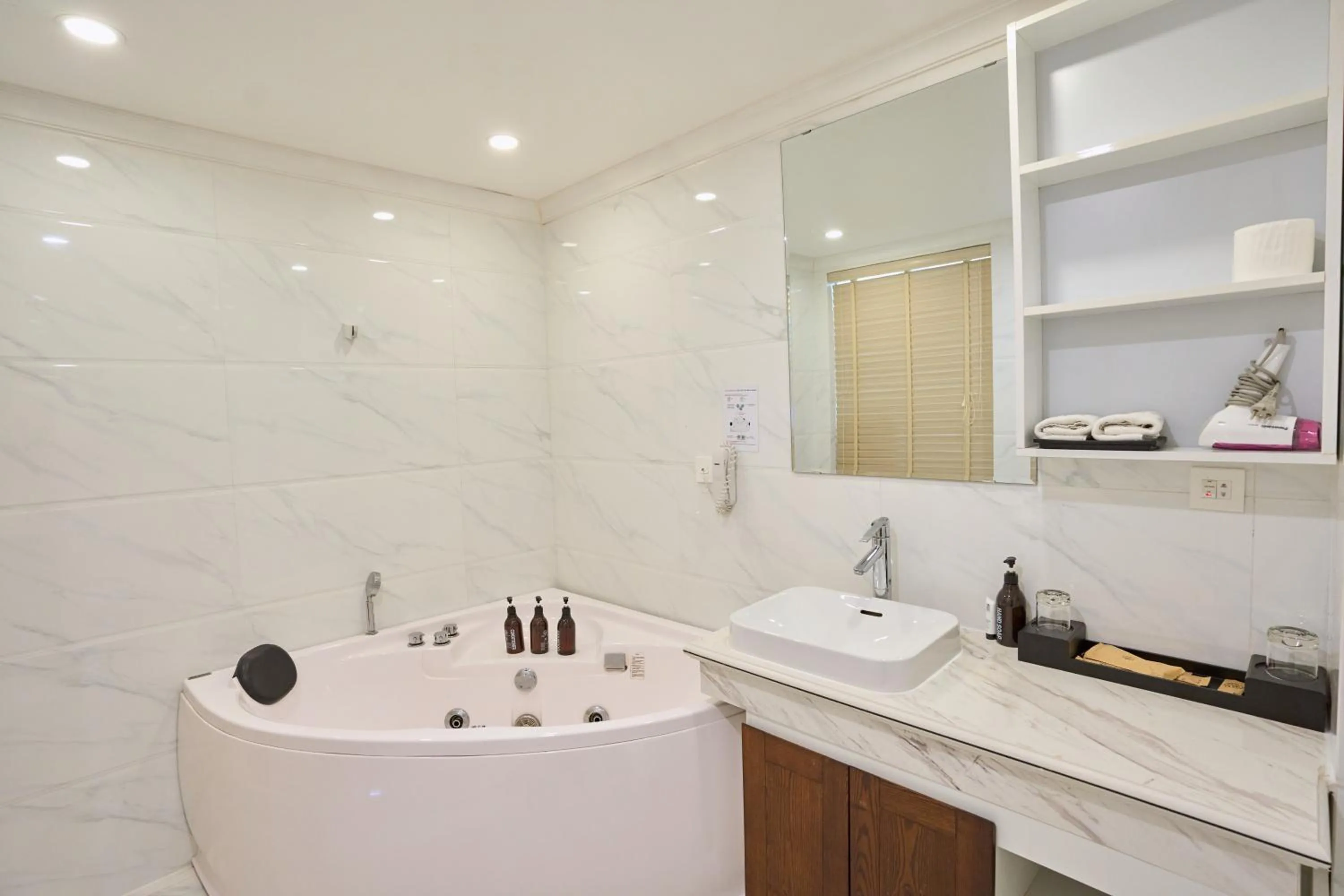 Bathroom in Le Haute Hotel Hai Phong