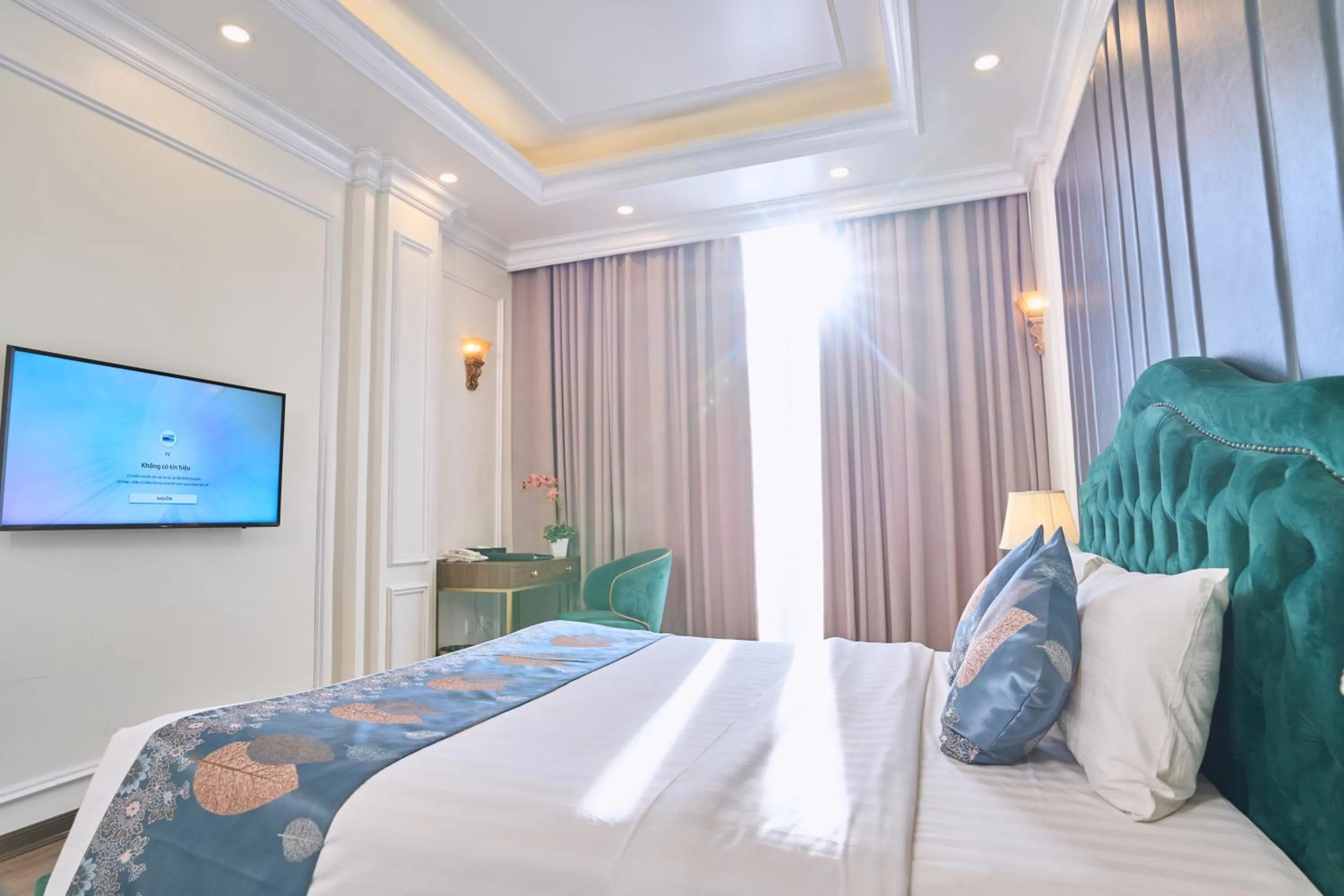 TV and multimedia, Bed in Le Haute Hotel Hai Phong