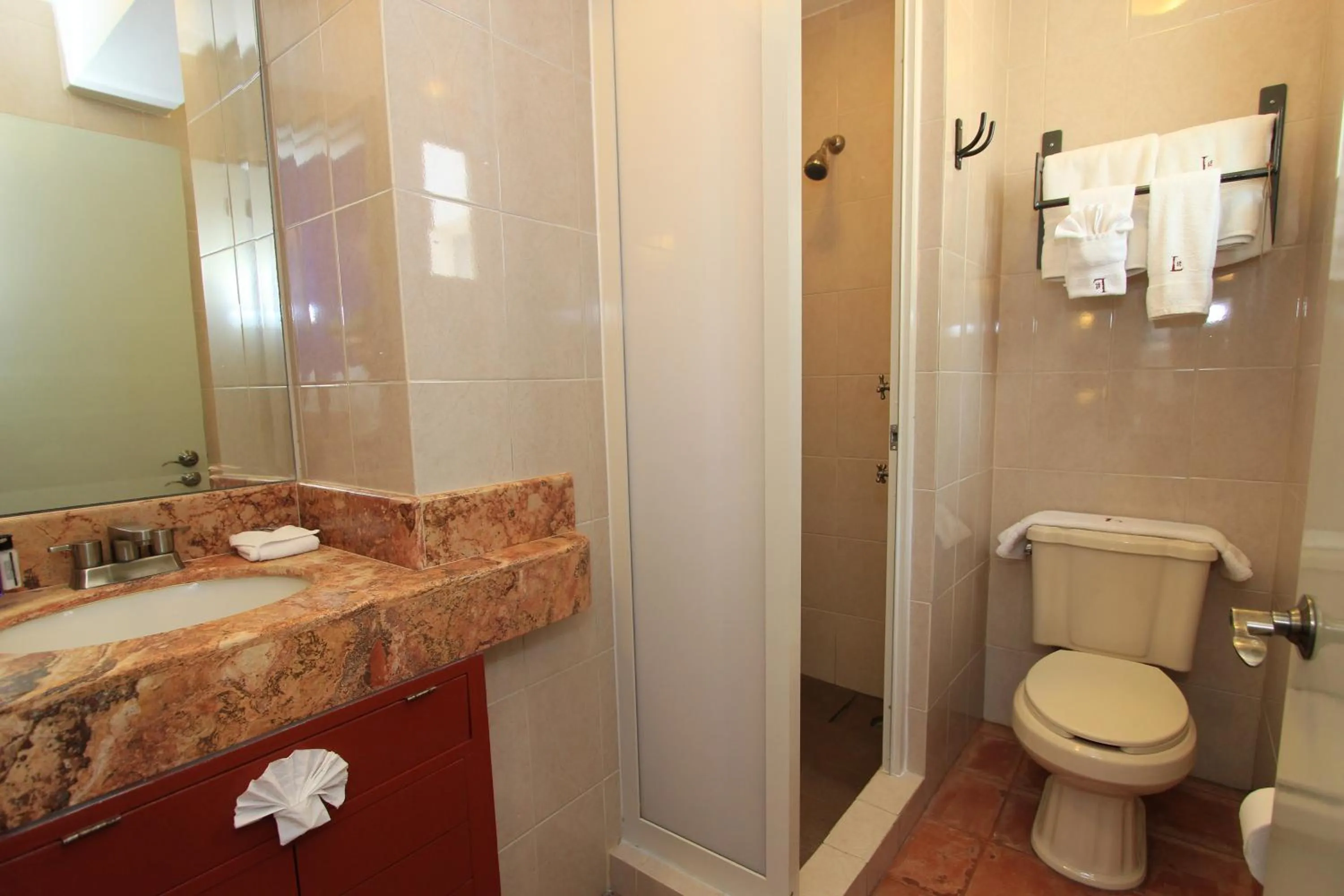 Shower in Hotel Real de Leyendas