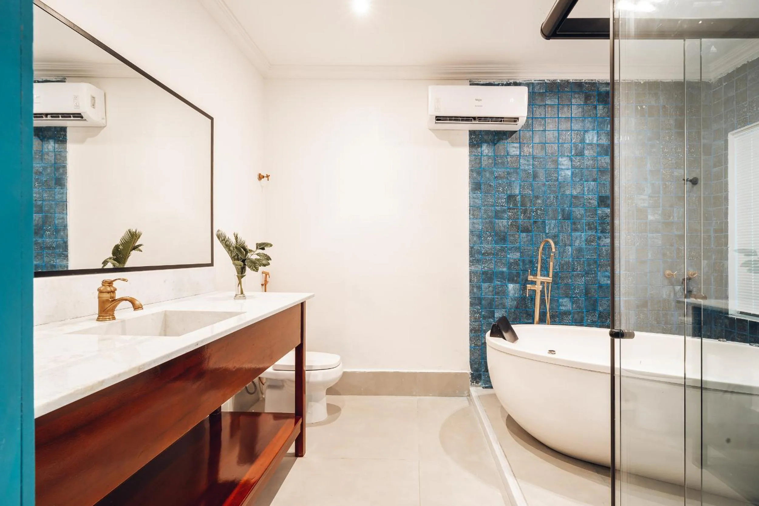 Shower in Villa dos Poetas