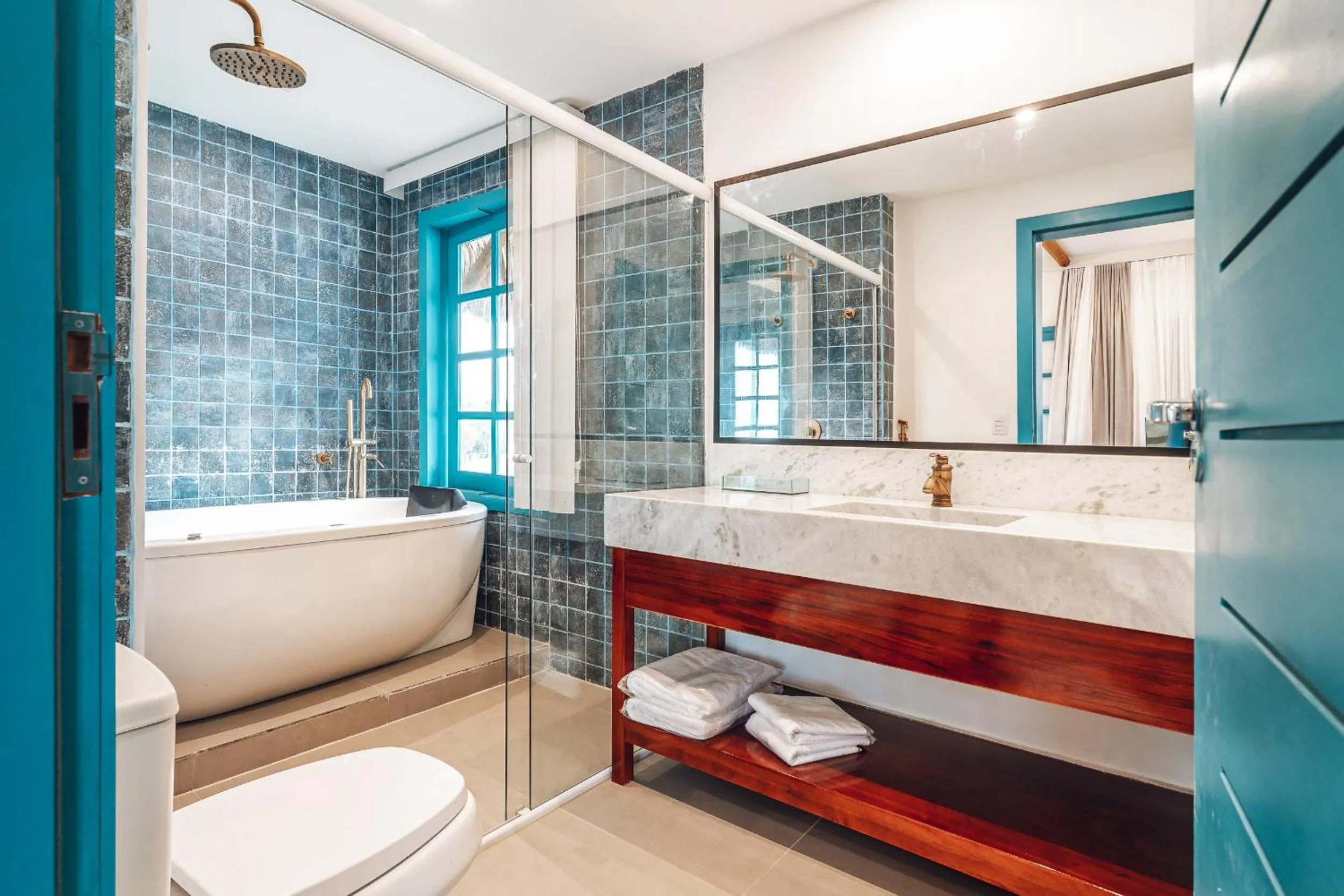 Shower in Villa dos Poetas