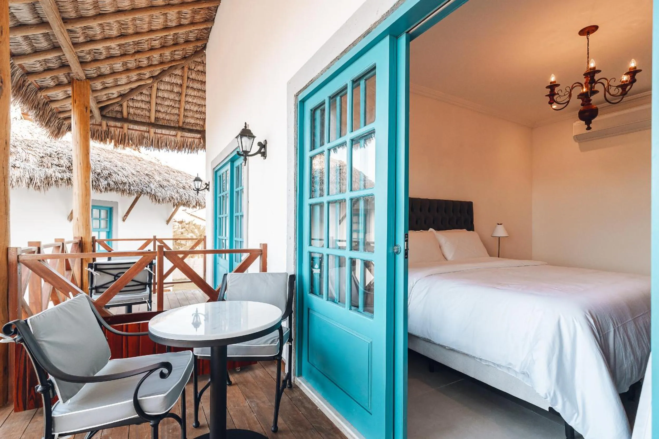 Property building, Bed in Villa dos Poetas