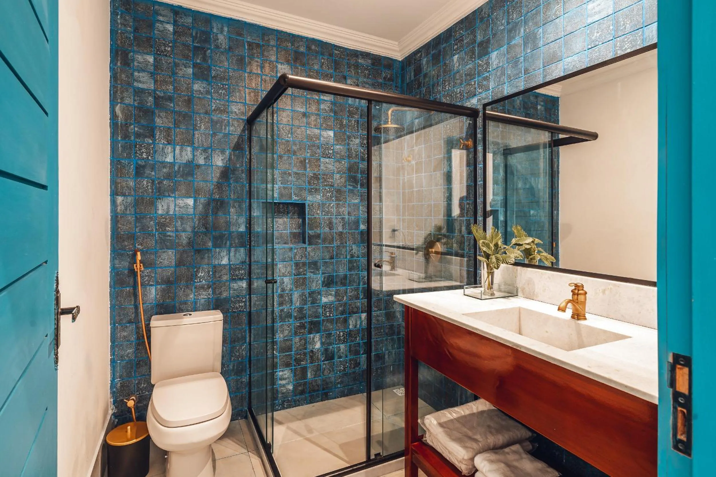 Shower in Villa dos Poetas