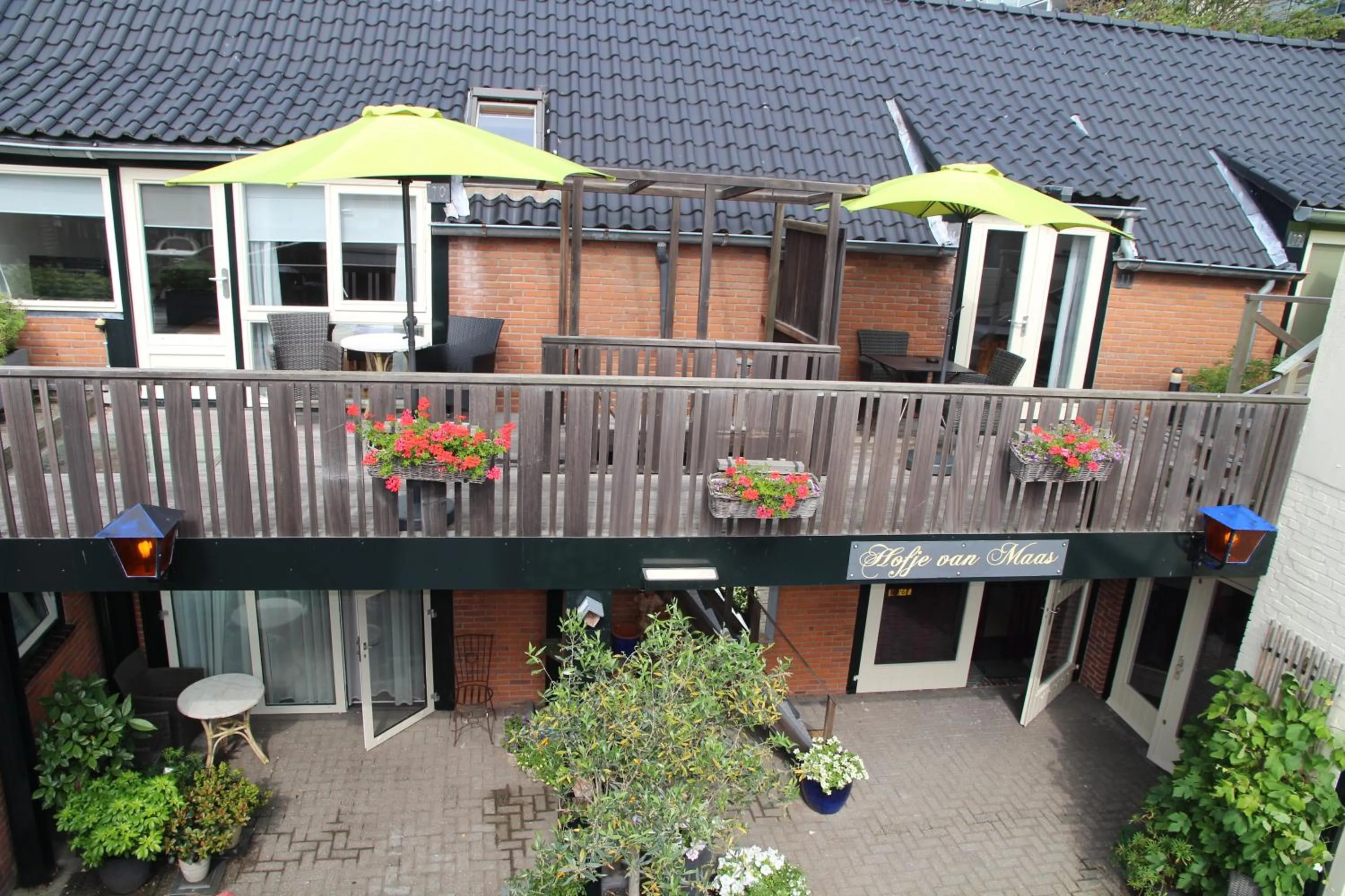 Property building in Hofje van Maas