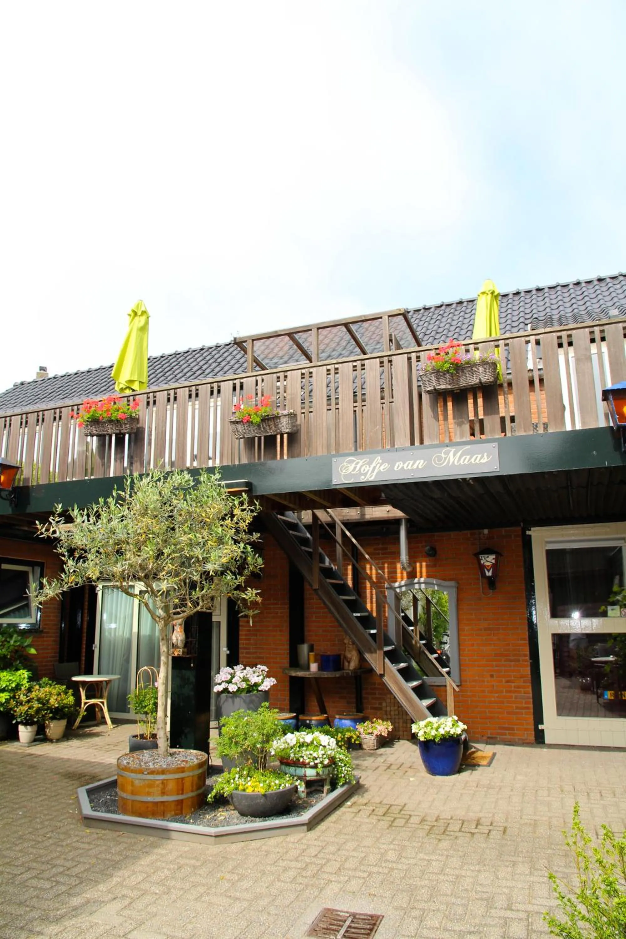 Property building in Hofje van Maas
