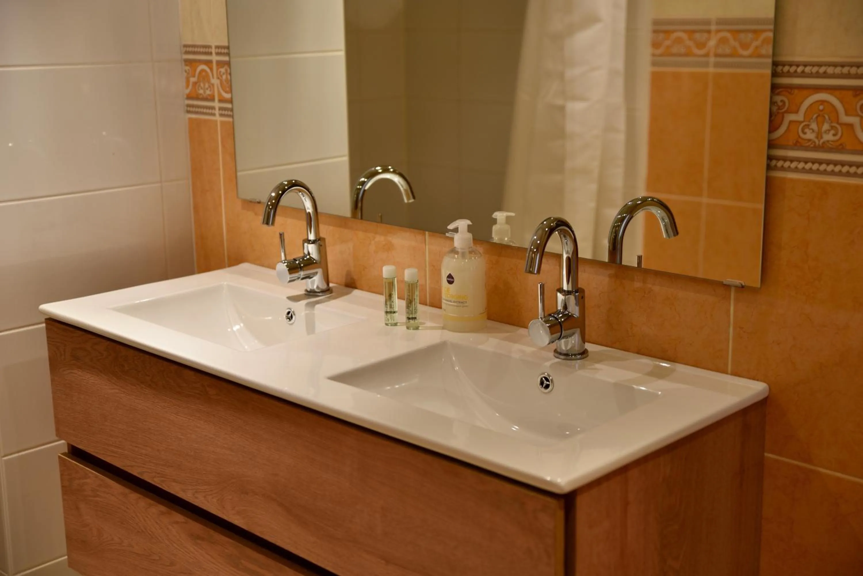 Bathroom in Hofje van Maas