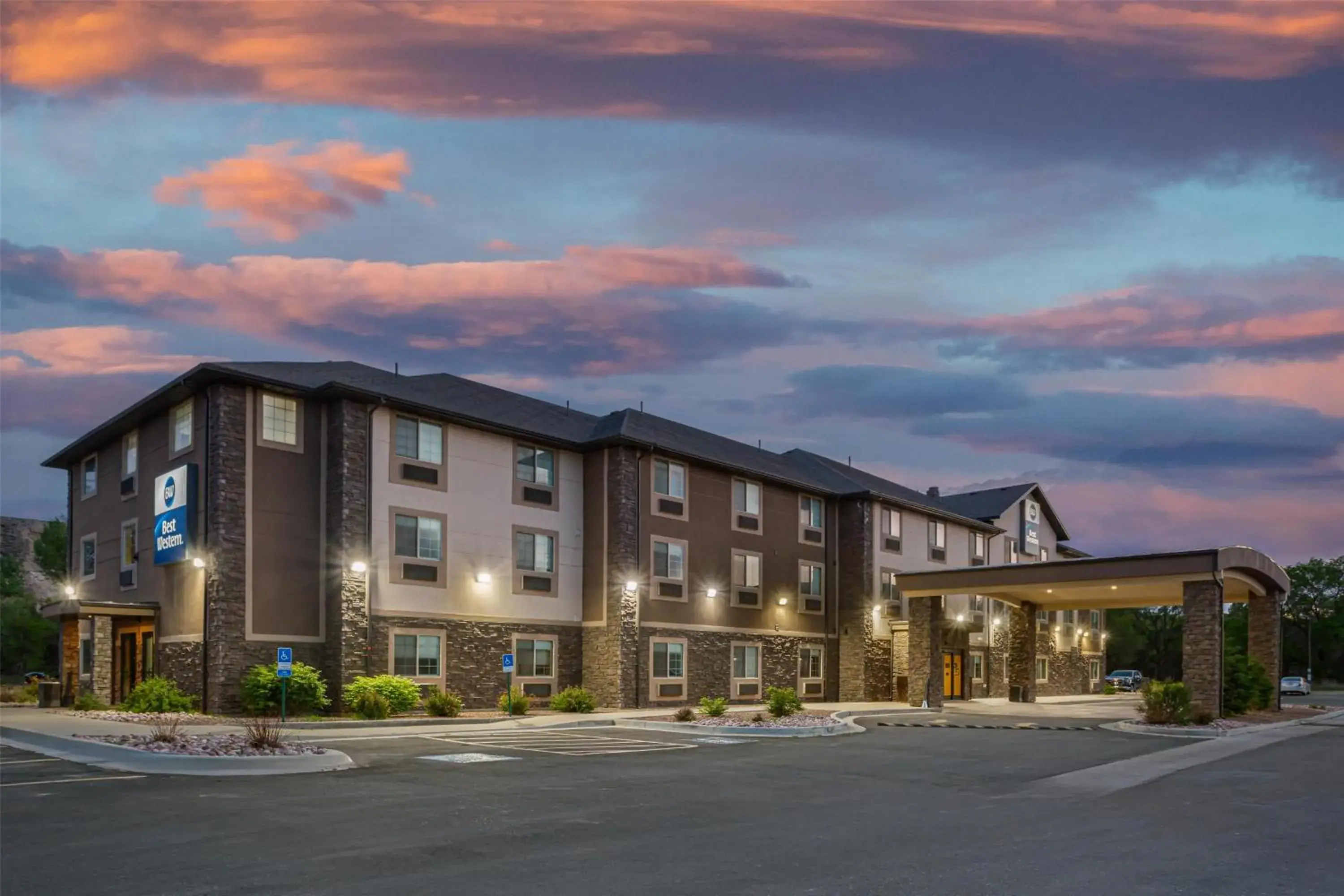 Property building in Best Western Duchesne Inn Property building in Best Western Duchesne Inn