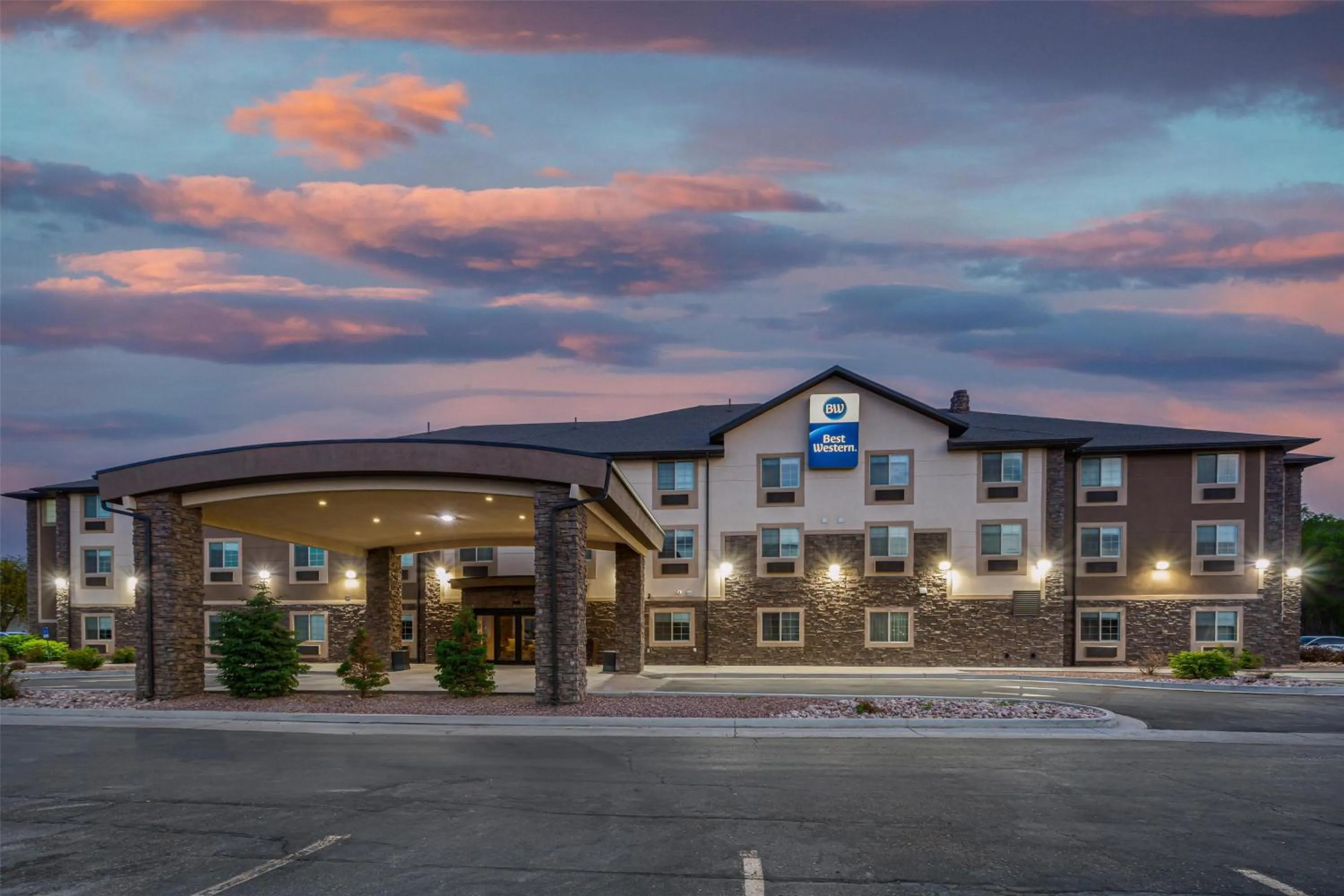 Property building in Best Western Duchesne Inn