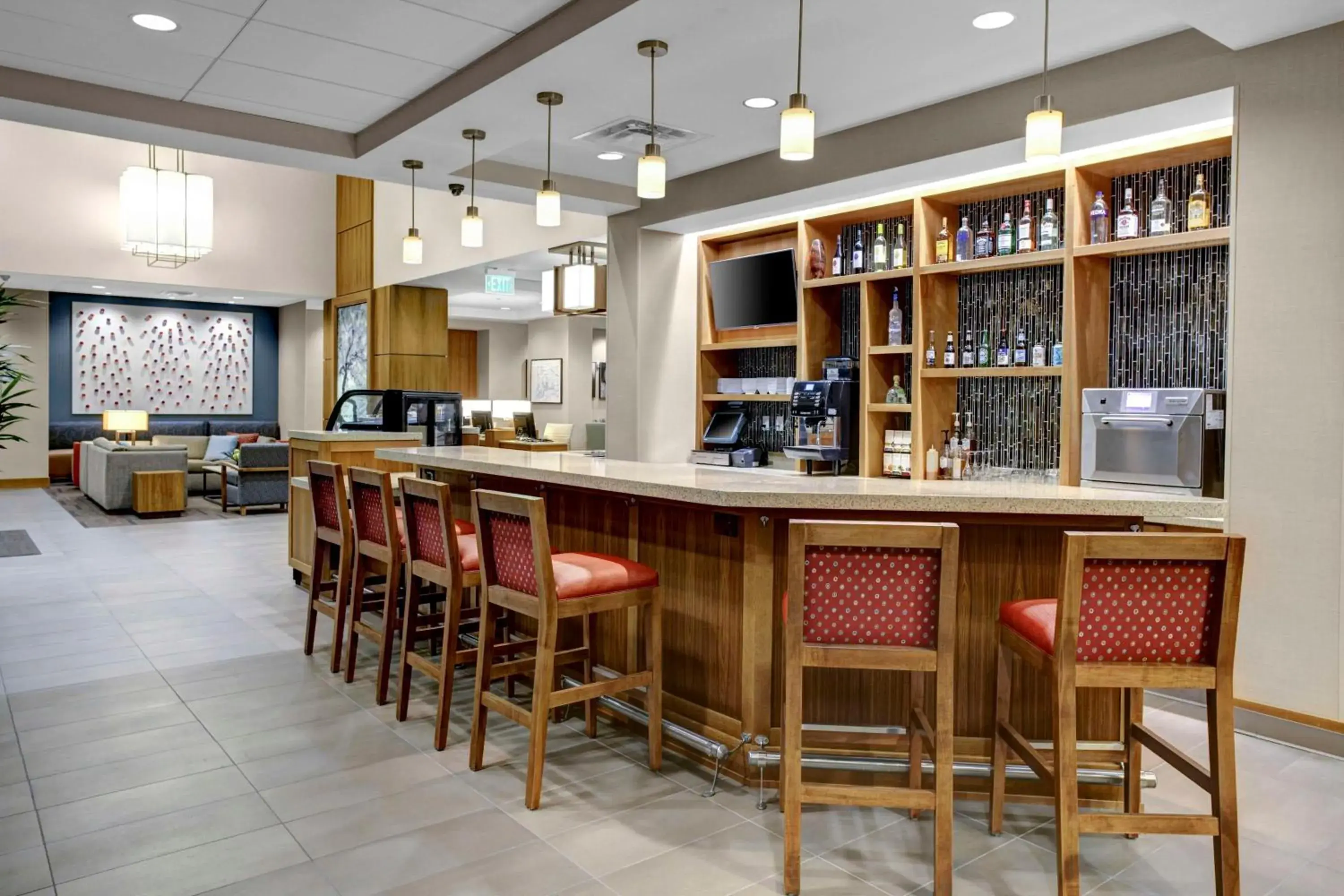 Lounge or bar in Hyatt Place Columbus Lounge or bar in Hyatt Place Columbus