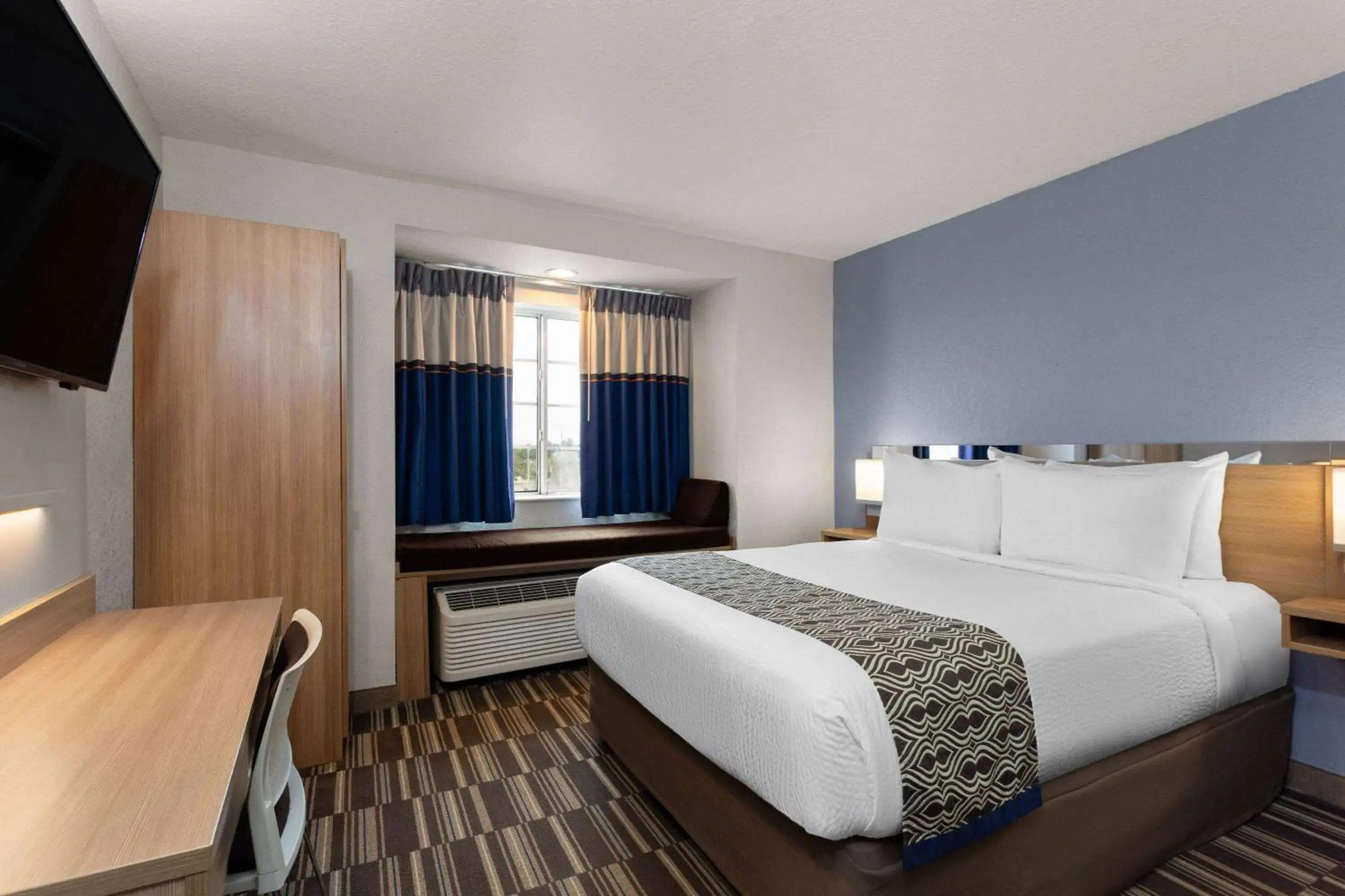 Photo of the whole room, Bed in Microtel Inn and Suites - Zephyrhills Photo of the whole room, Bed in Microtel Inn and Suites - Zephyrhills