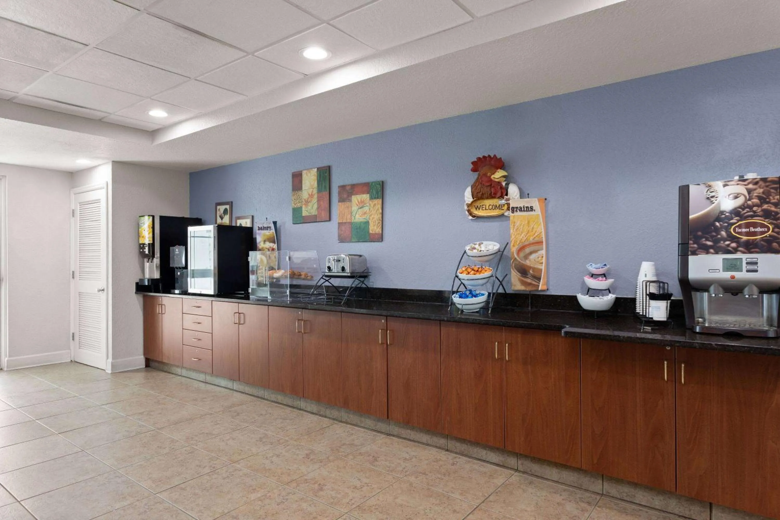 Coffee/tea facilities in Microtel Inn and Suites - Zephyrhills