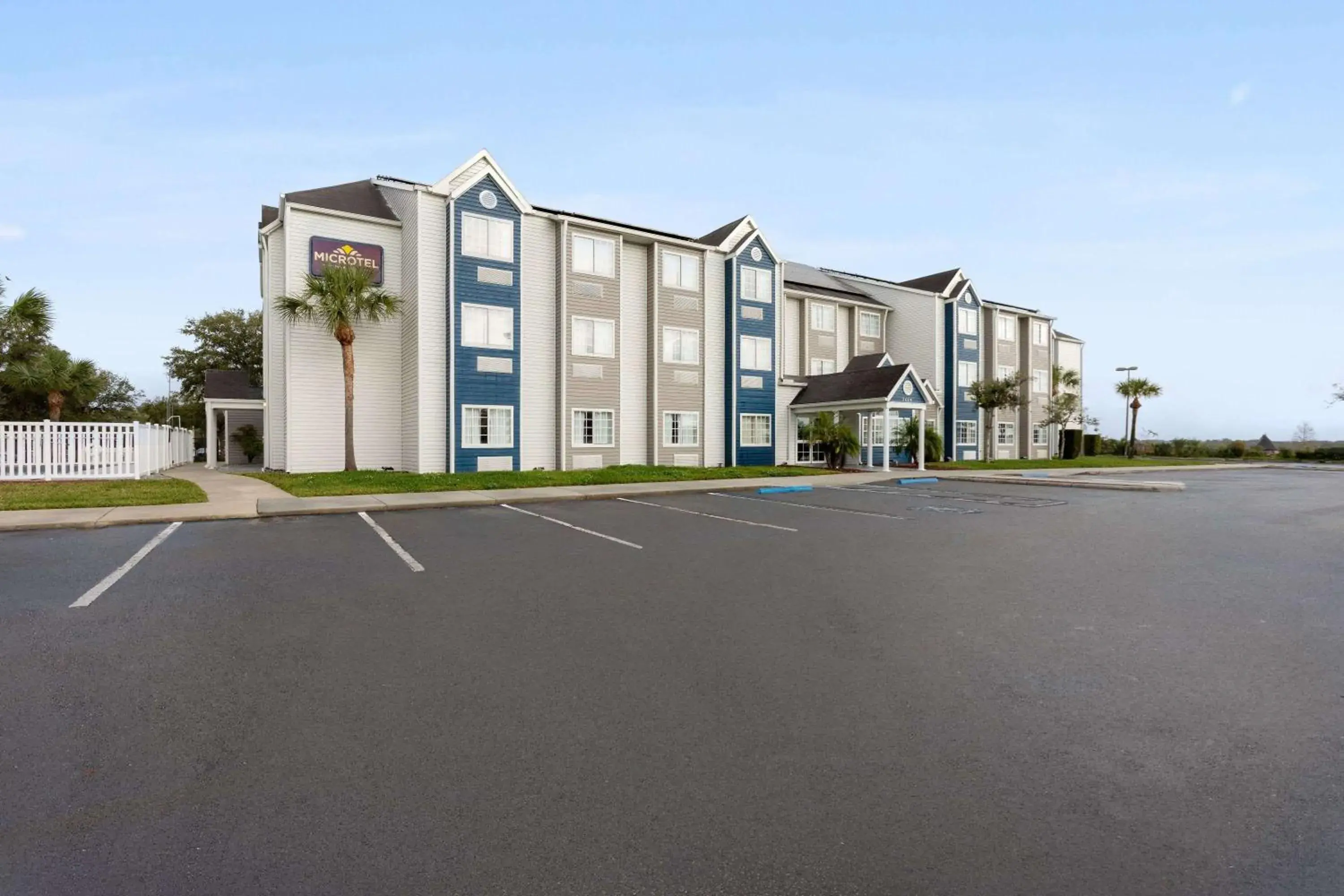 Property building in Microtel Inn and Suites - Zephyrhills Property building in Microtel Inn and Suites - Zephyrhills