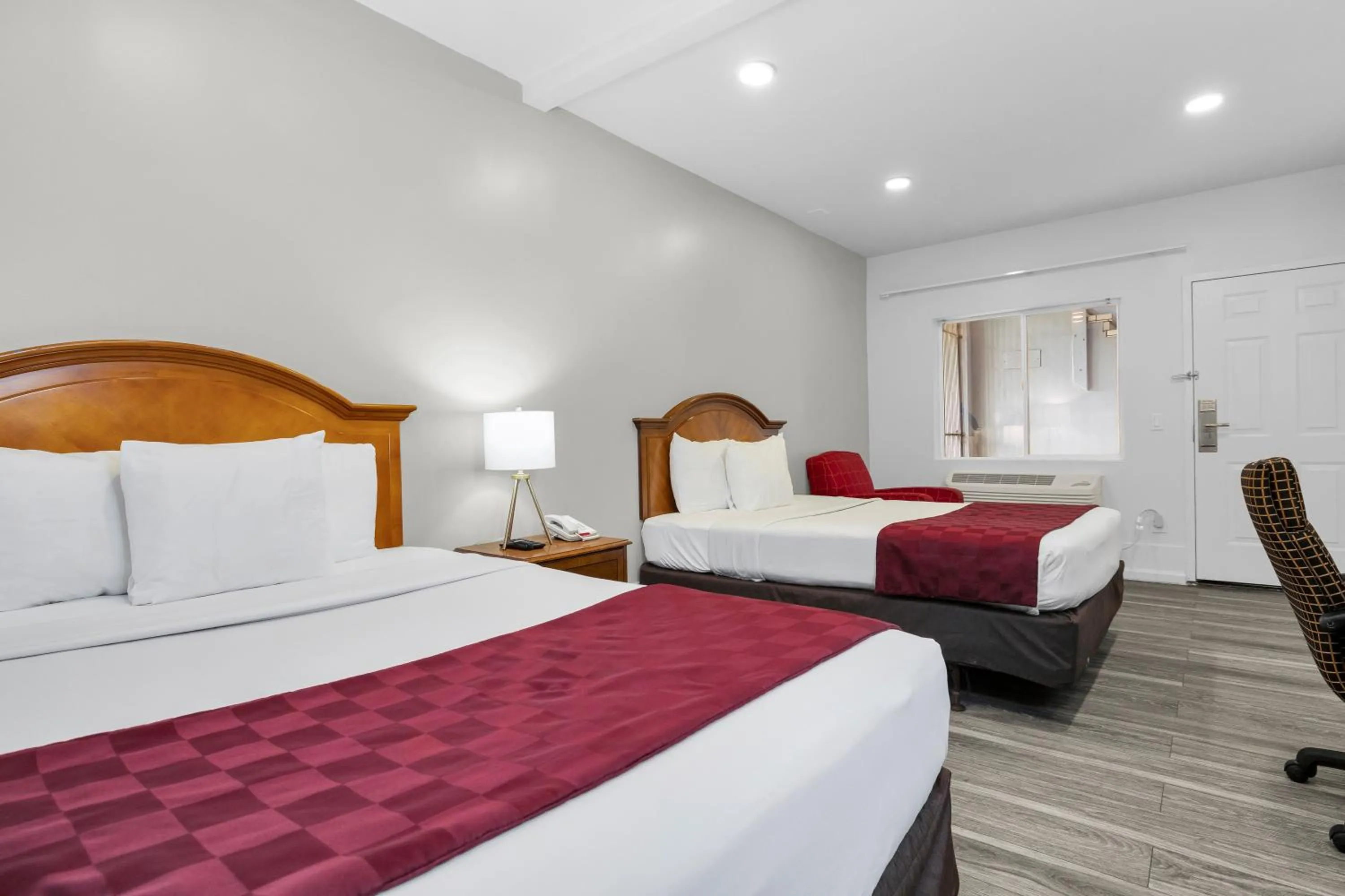 Bedroom, Bed in Motel 6 San Francisco, CA Great Highway