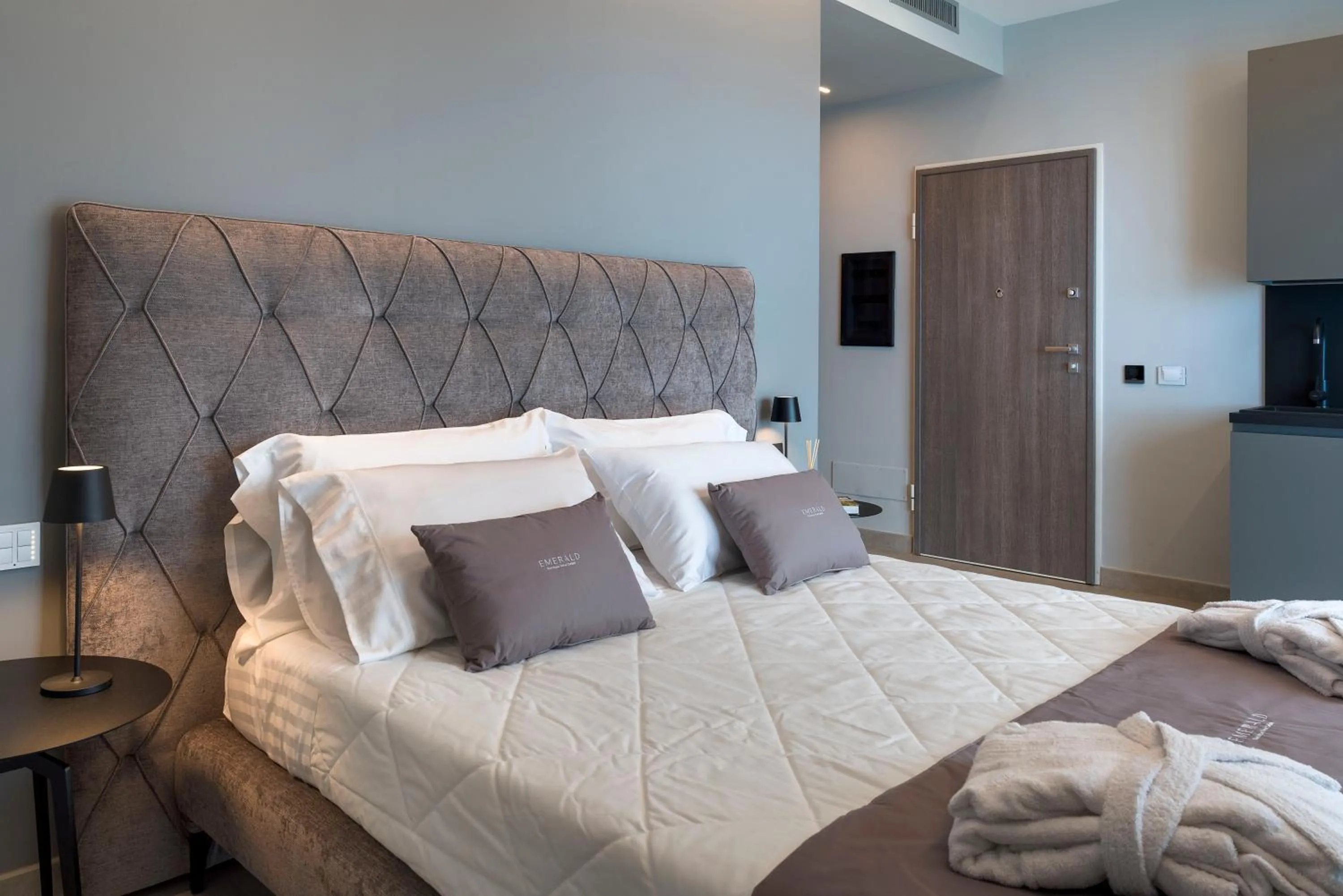 Photo of the whole room, Bed in Emerald Hotel Residence Cefalù