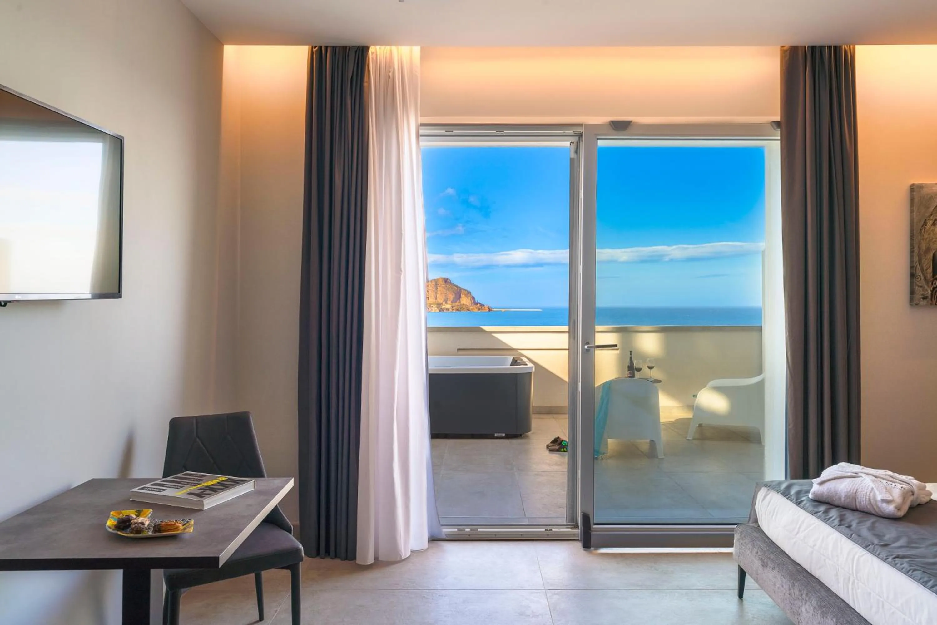 Photo of the whole room, Bed in Emerald Hotel Residence Cefalù