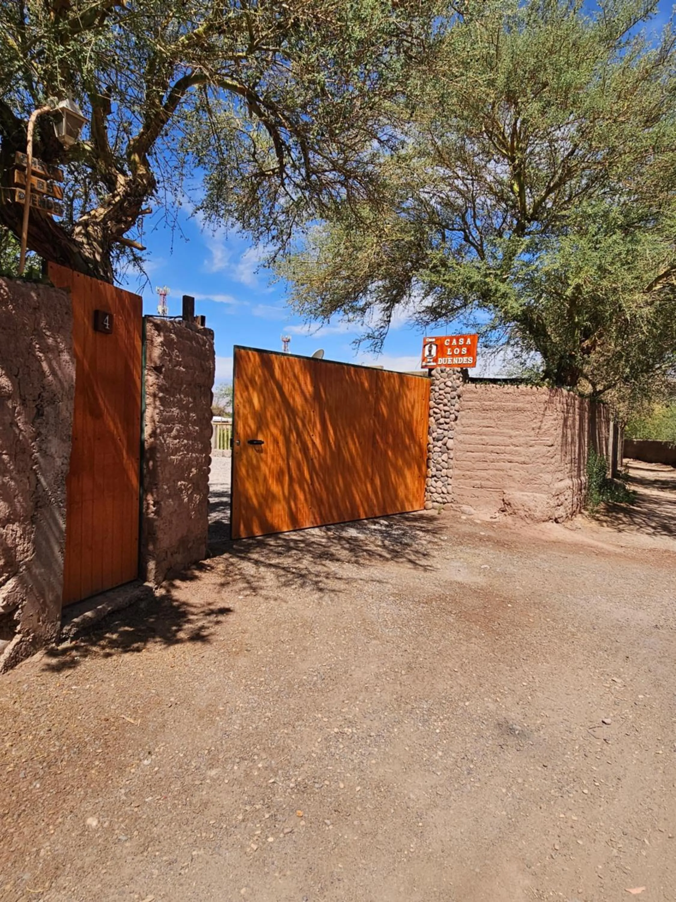 Property building in Hostal Casa los Duendes