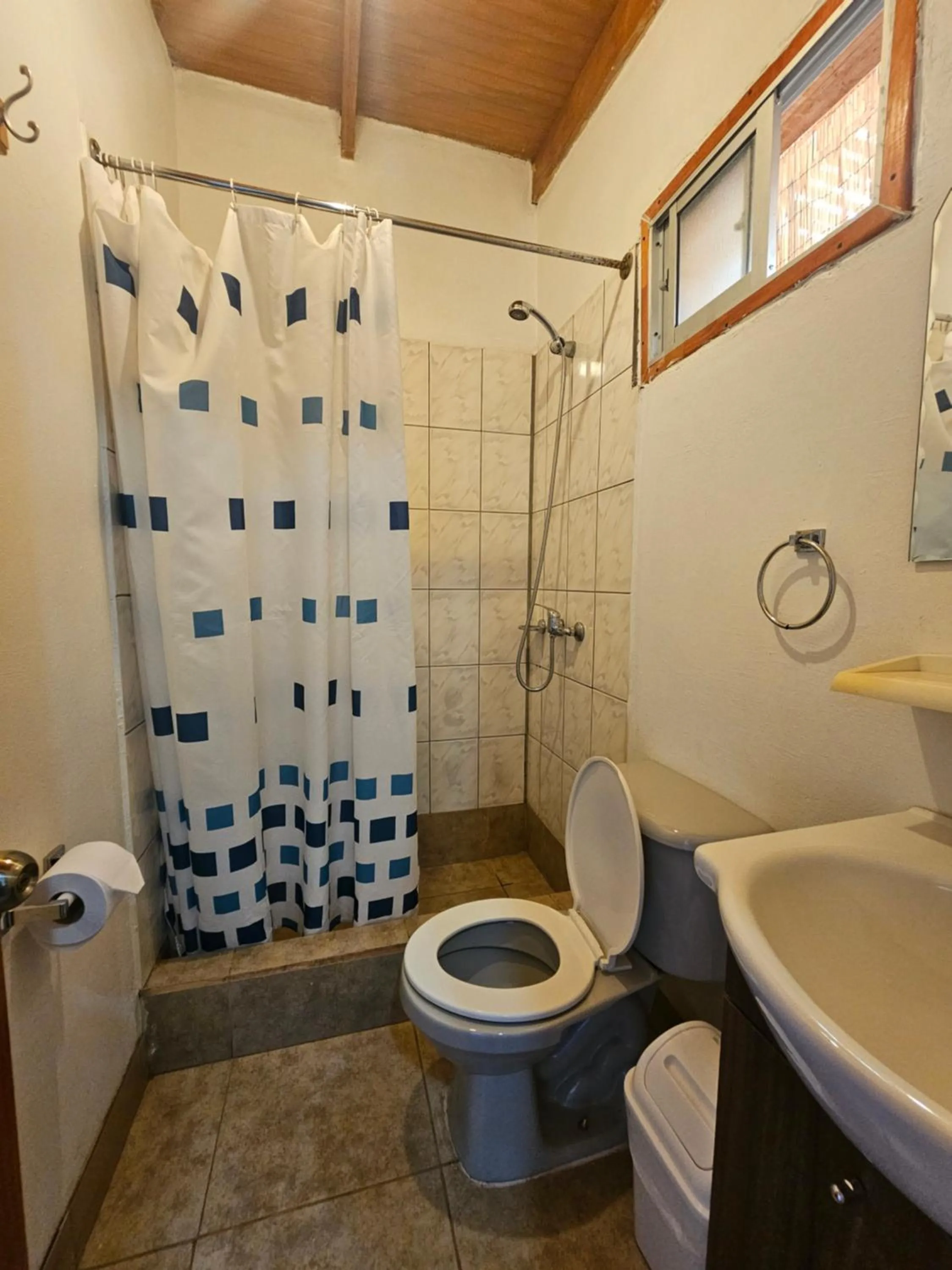 Shower in Hostal Casa los Duendes