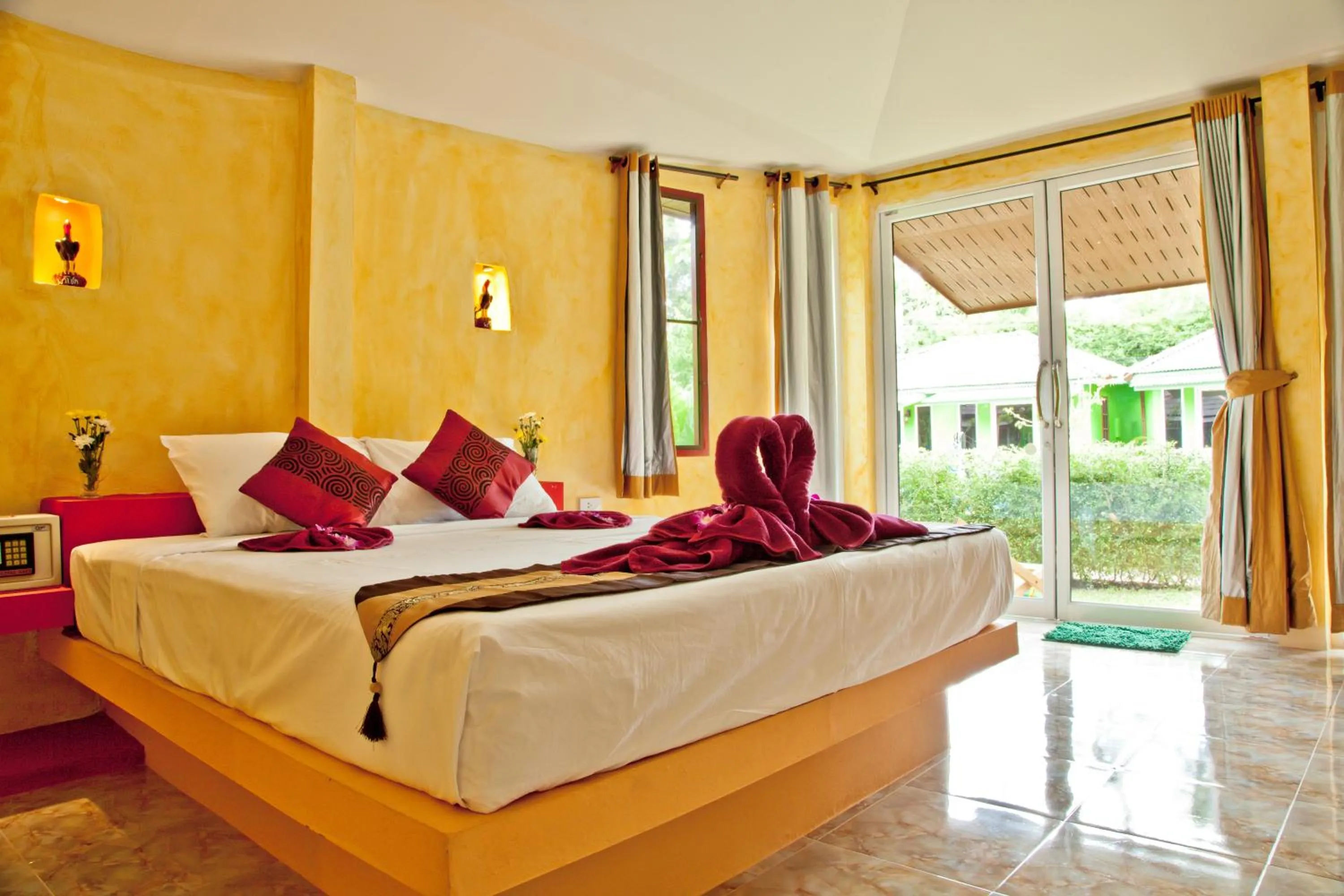 Photo of the whole room, Bed in Avocado Koh Samui