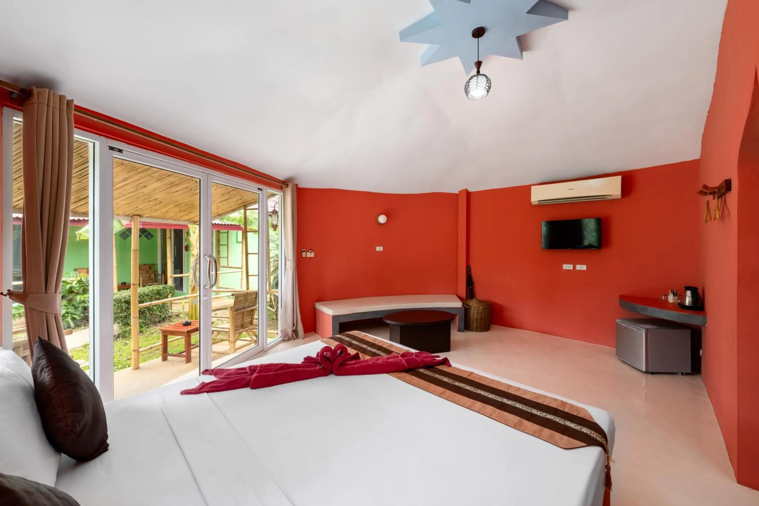 Communal lounge/ TV room, Bed in Avocado Koh Samui